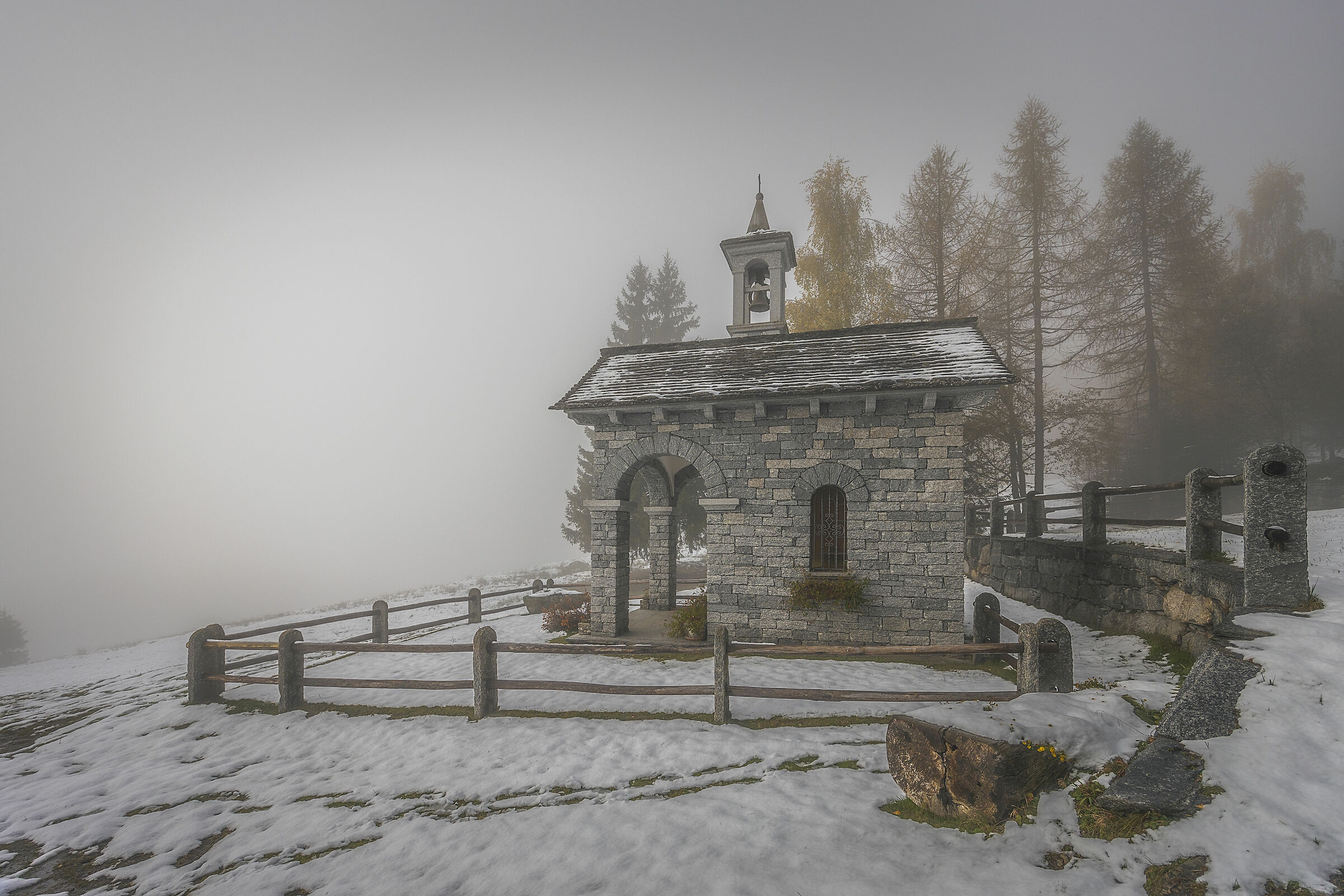chiesetta di aleccio in autunno