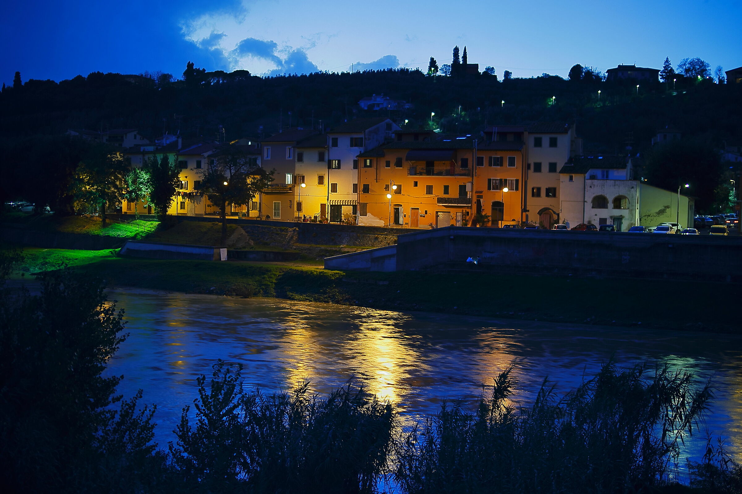 Limit on the Arno after the flood wave has passed