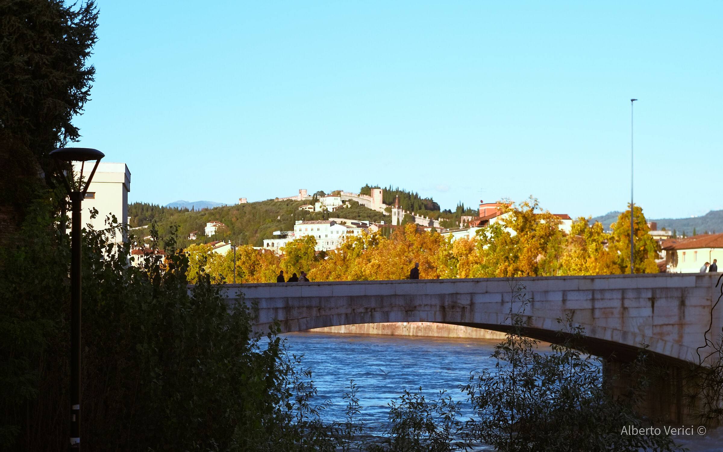 Of water, bridges and ancient walls...