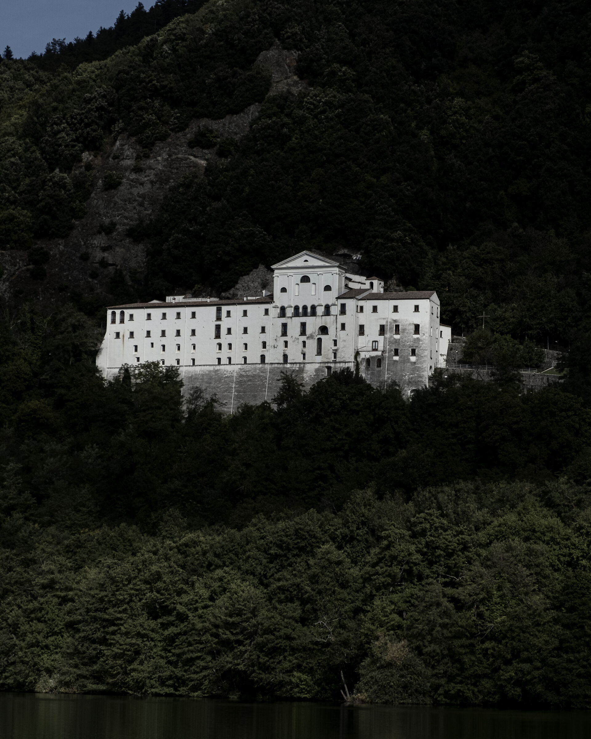 Abbazia di San Michele Arcangelo, Laghi di Monticchio