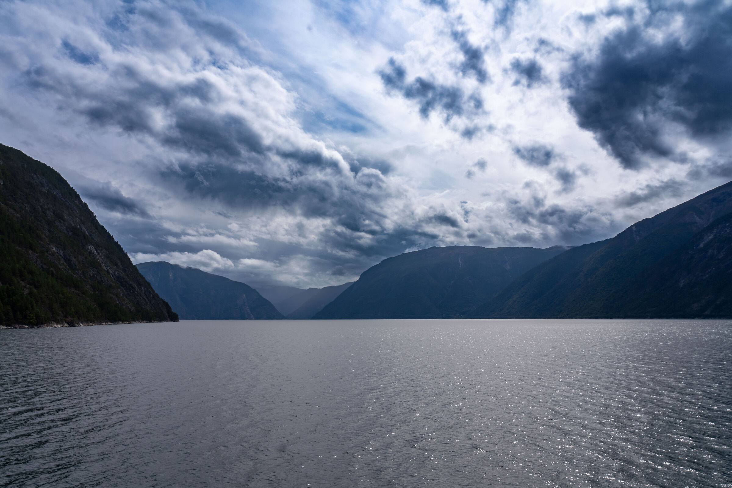 navigando sul Sognefjord