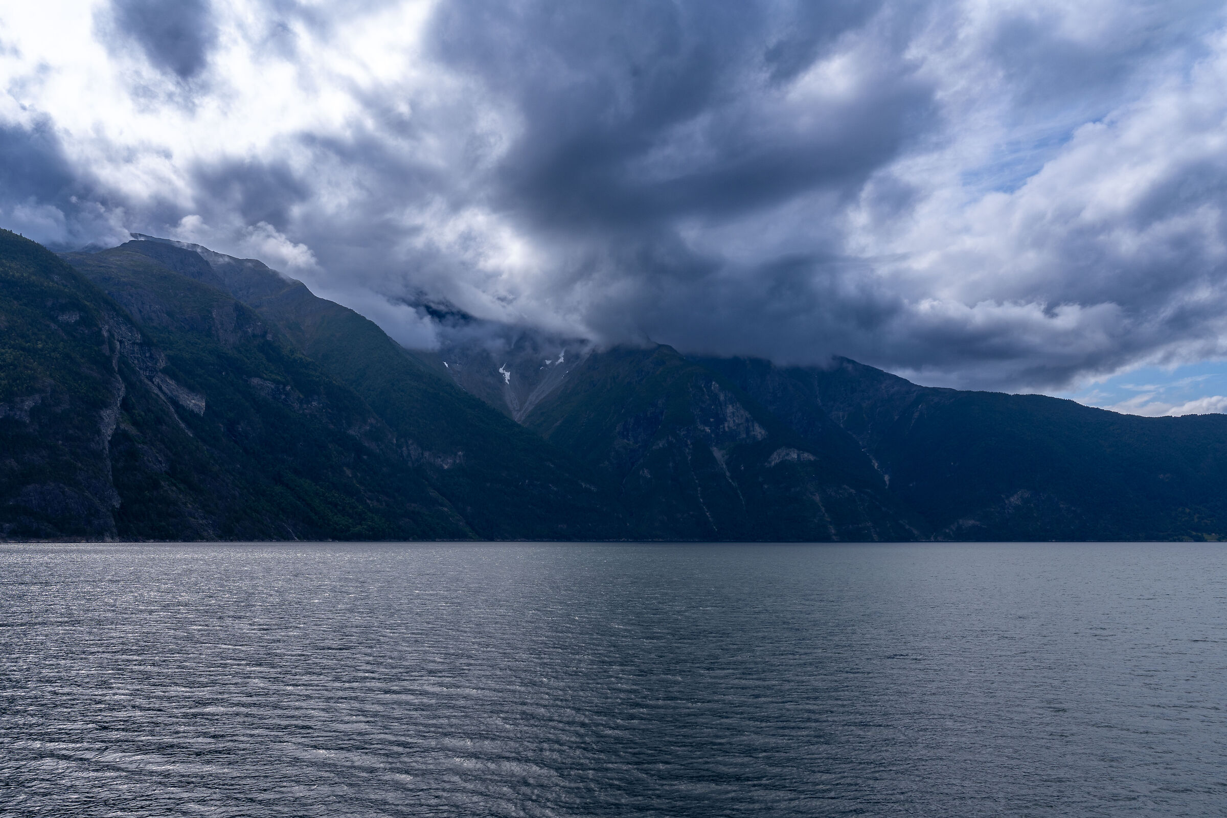 navigando sul Sognefjord