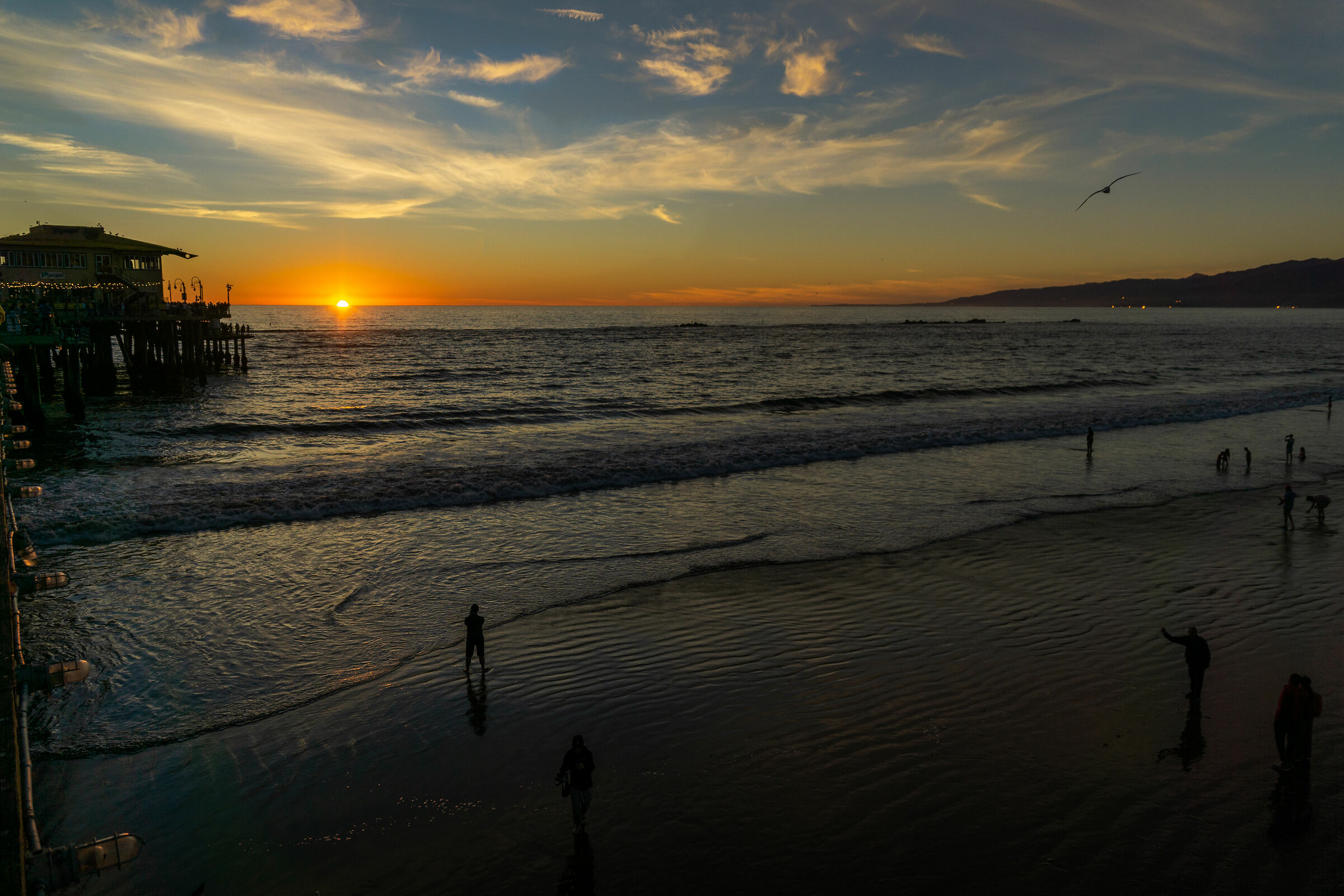 Tramonto sulla spiaggia al Santa Monica Pier