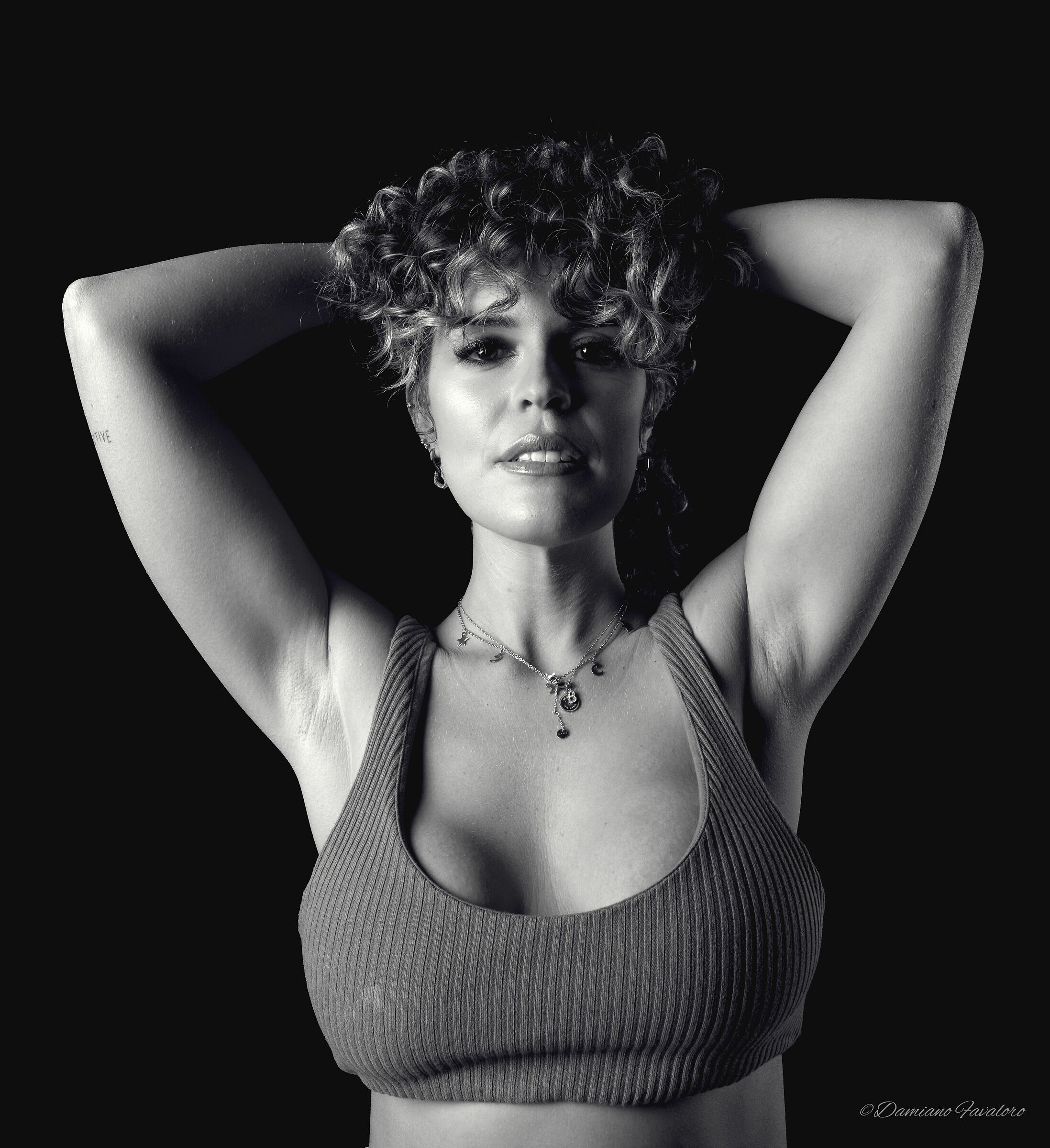 Con le mani nei capelli