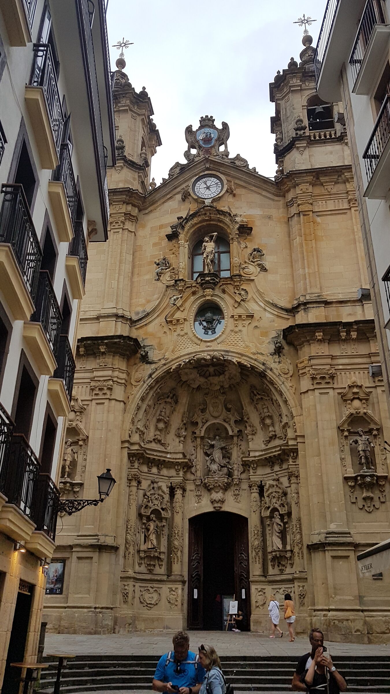 History, architecture, folklore, cuisine in San Sebastian
