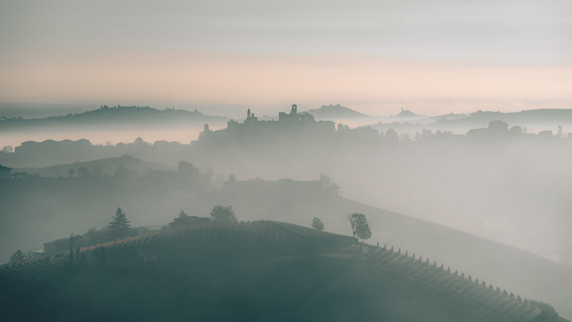 Neive tra le nebbie mattutine