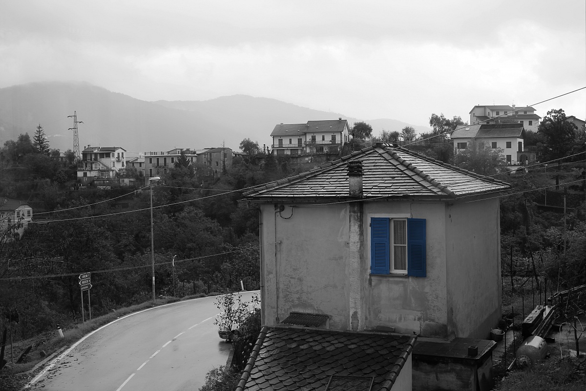 Una finestra di blu in questa giornata uggiosa..