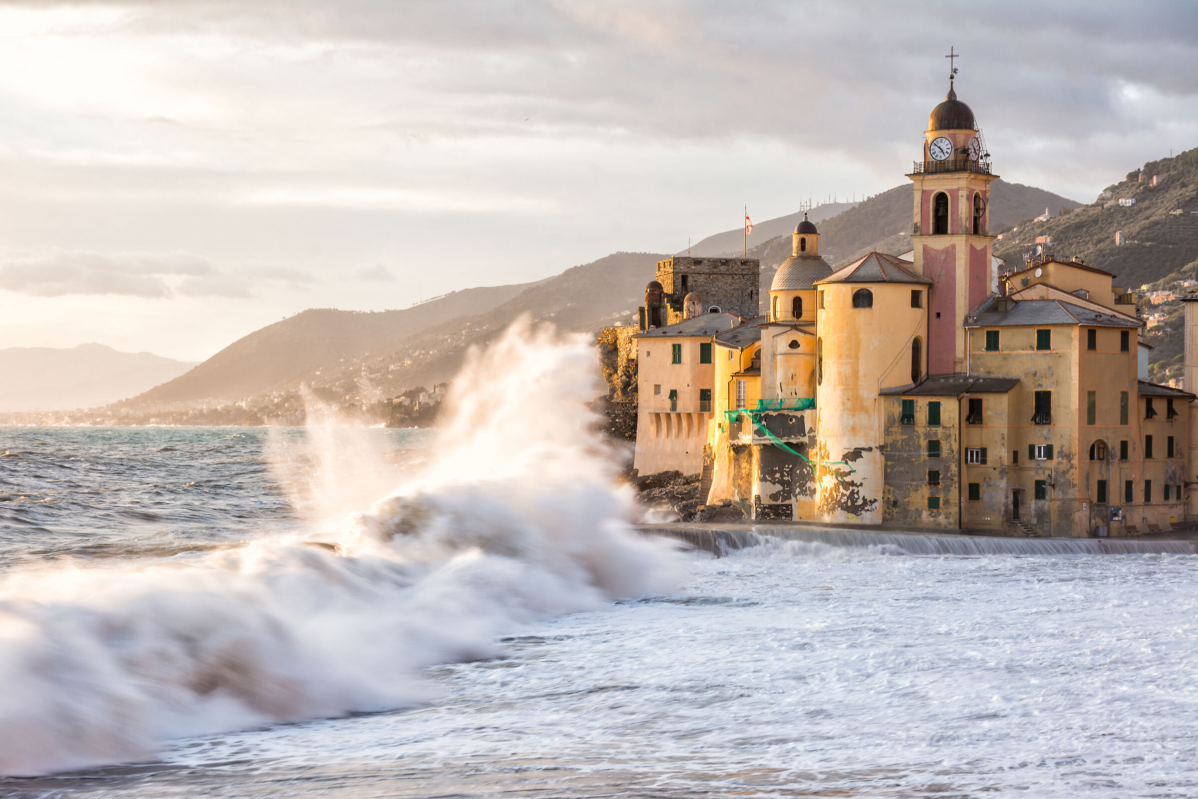 Un raggio di sole sulla mareggiata
