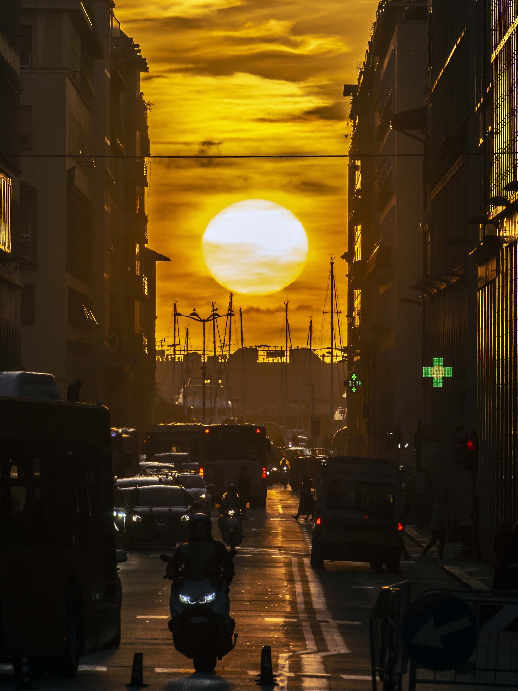 Tramonto in via Grande a Livorno