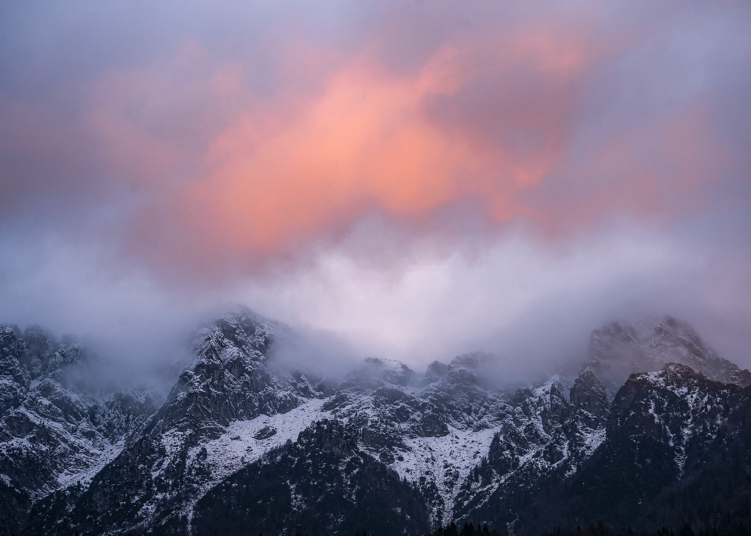 Calde nuvole sulle gelide cime