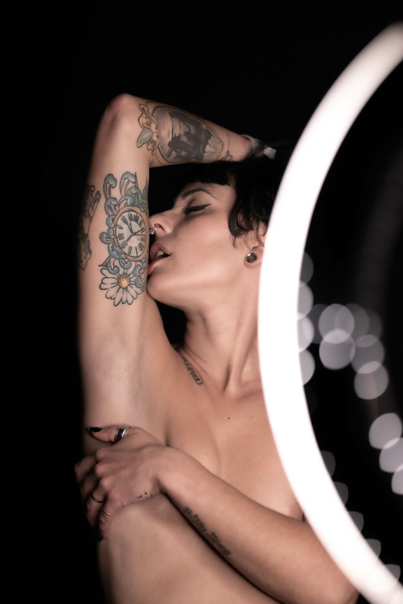 Eva outside the circle