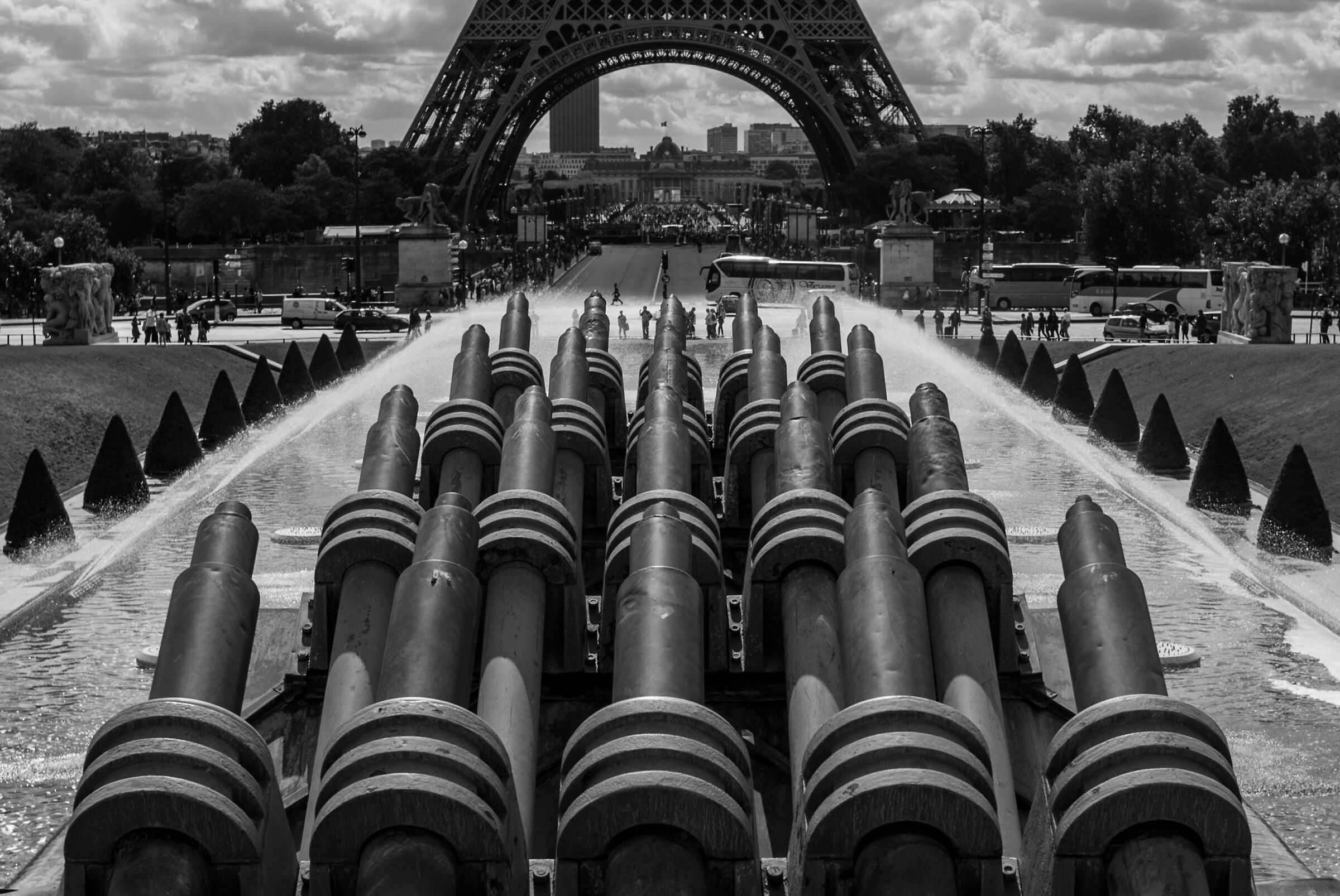 Sparare su Parigi ... acqua fresca