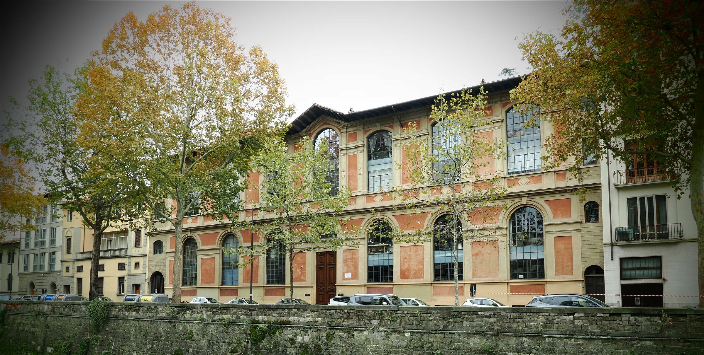 palazzo dei pittori lungo il mugnone