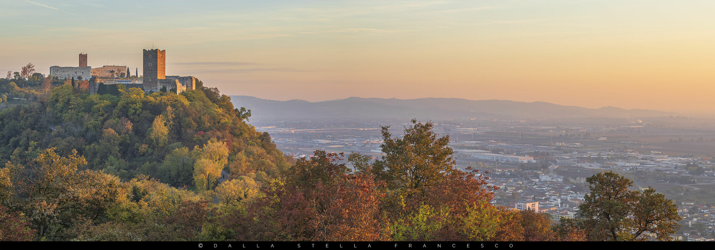 Un tipico tramonto autunnale ai castelli di Montecchio