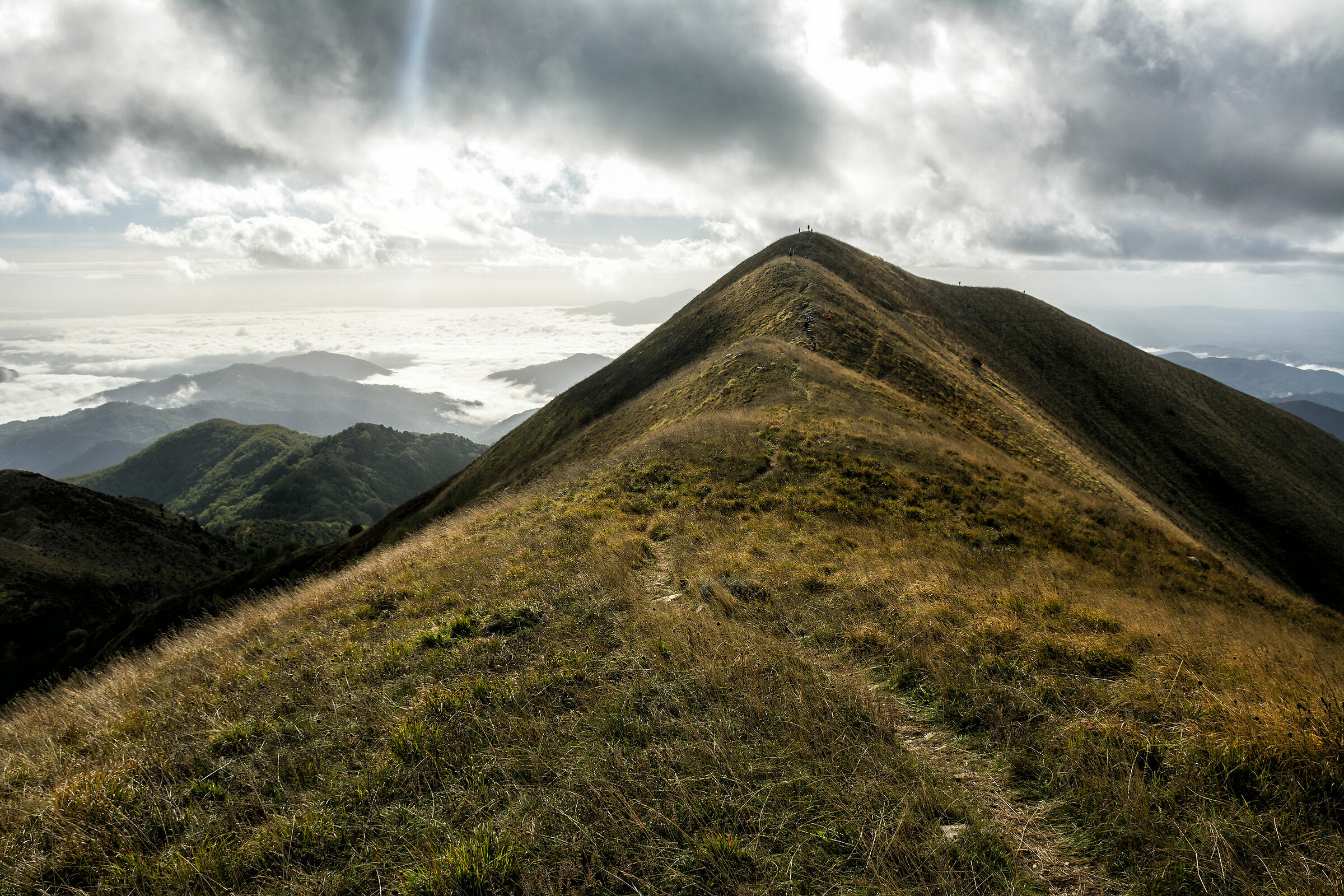 Monte Piglione and sea of clouds