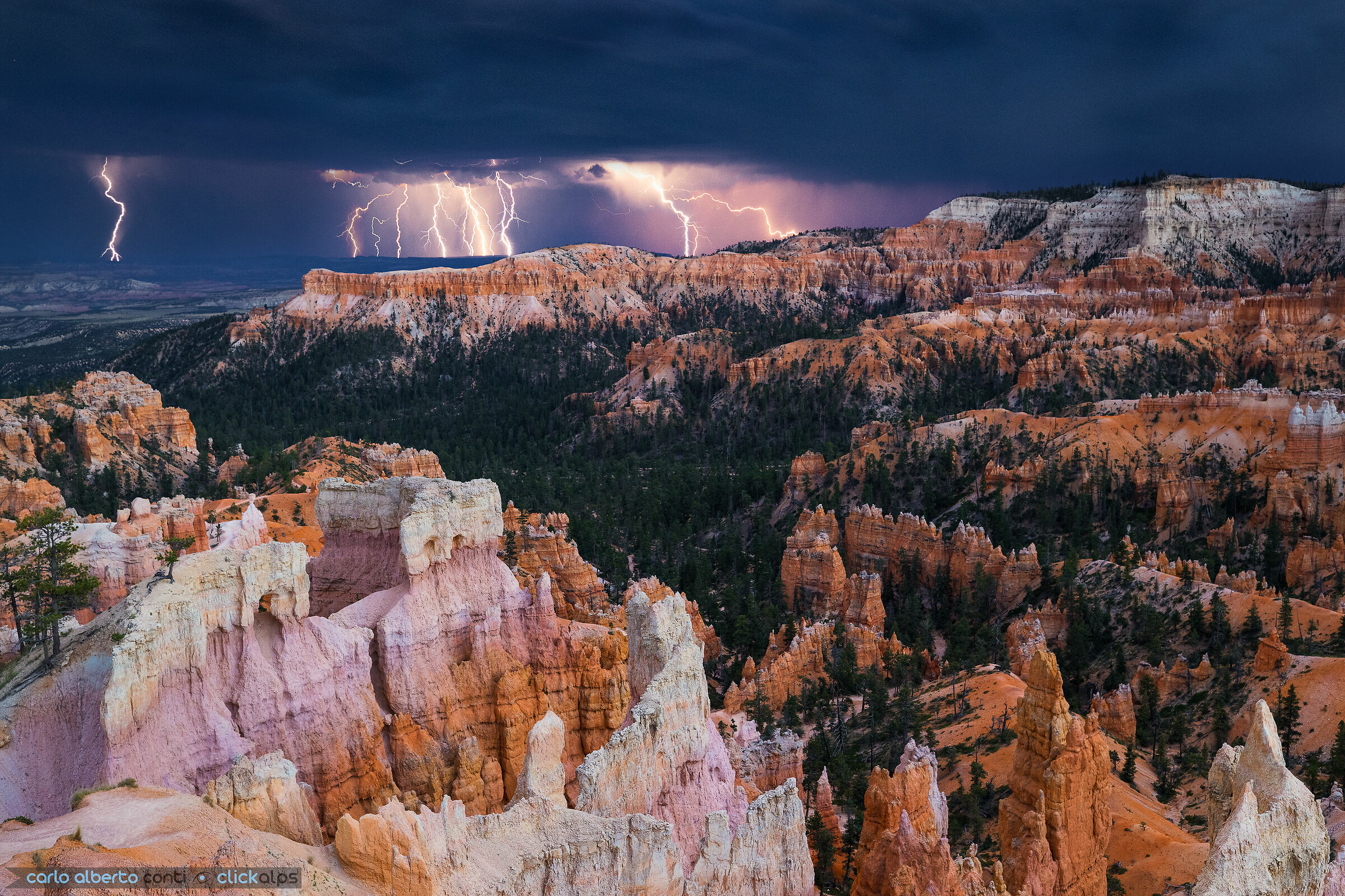 Lightning at Bryce Canyon