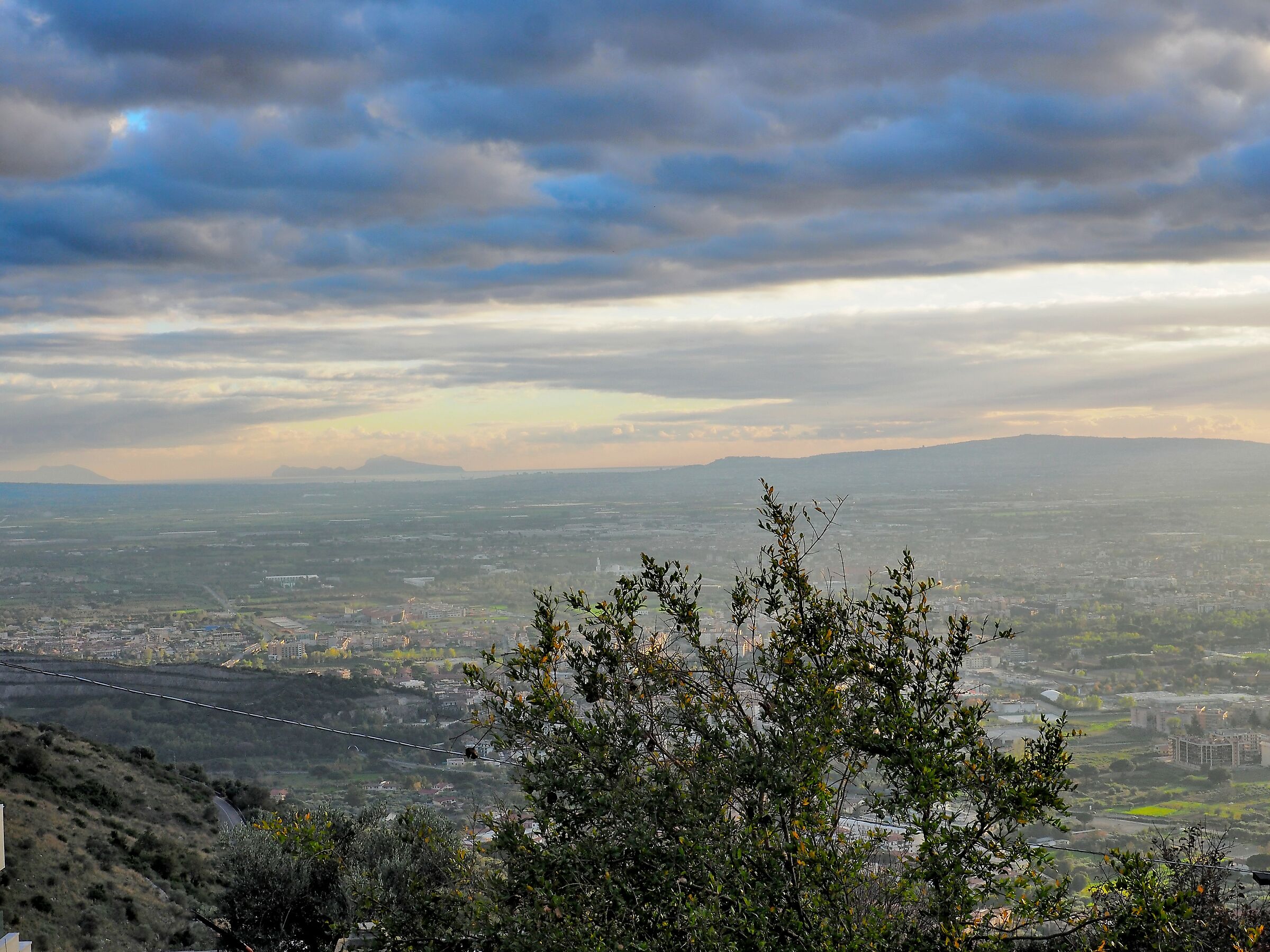 Isola di Capri vista da Casertavecchia