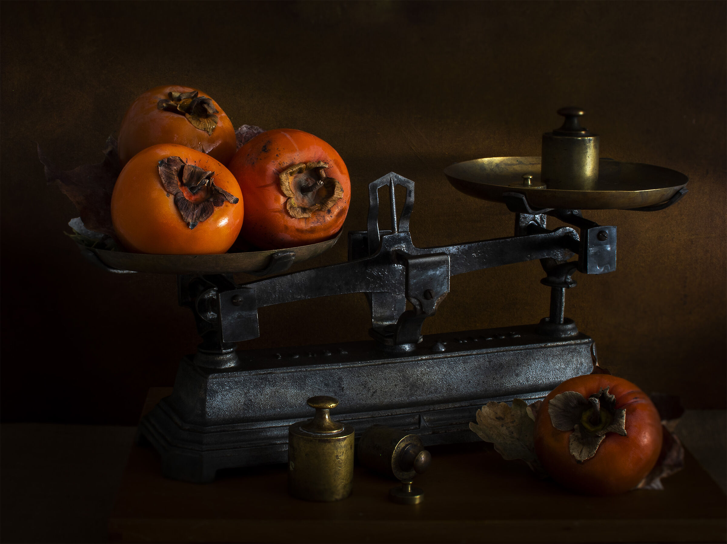 Composition with khaki.