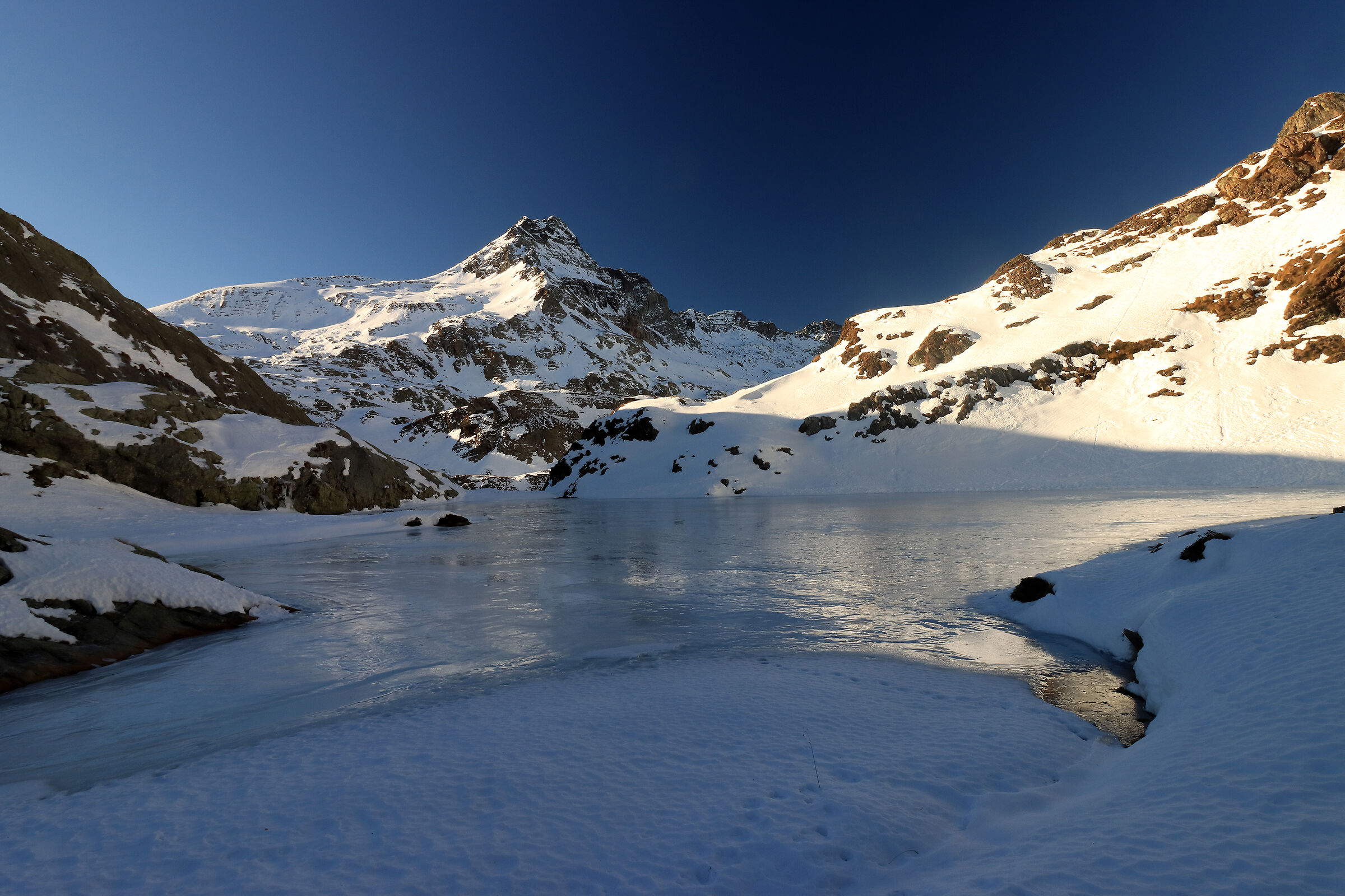 laghetto ghiacciato al Pradella