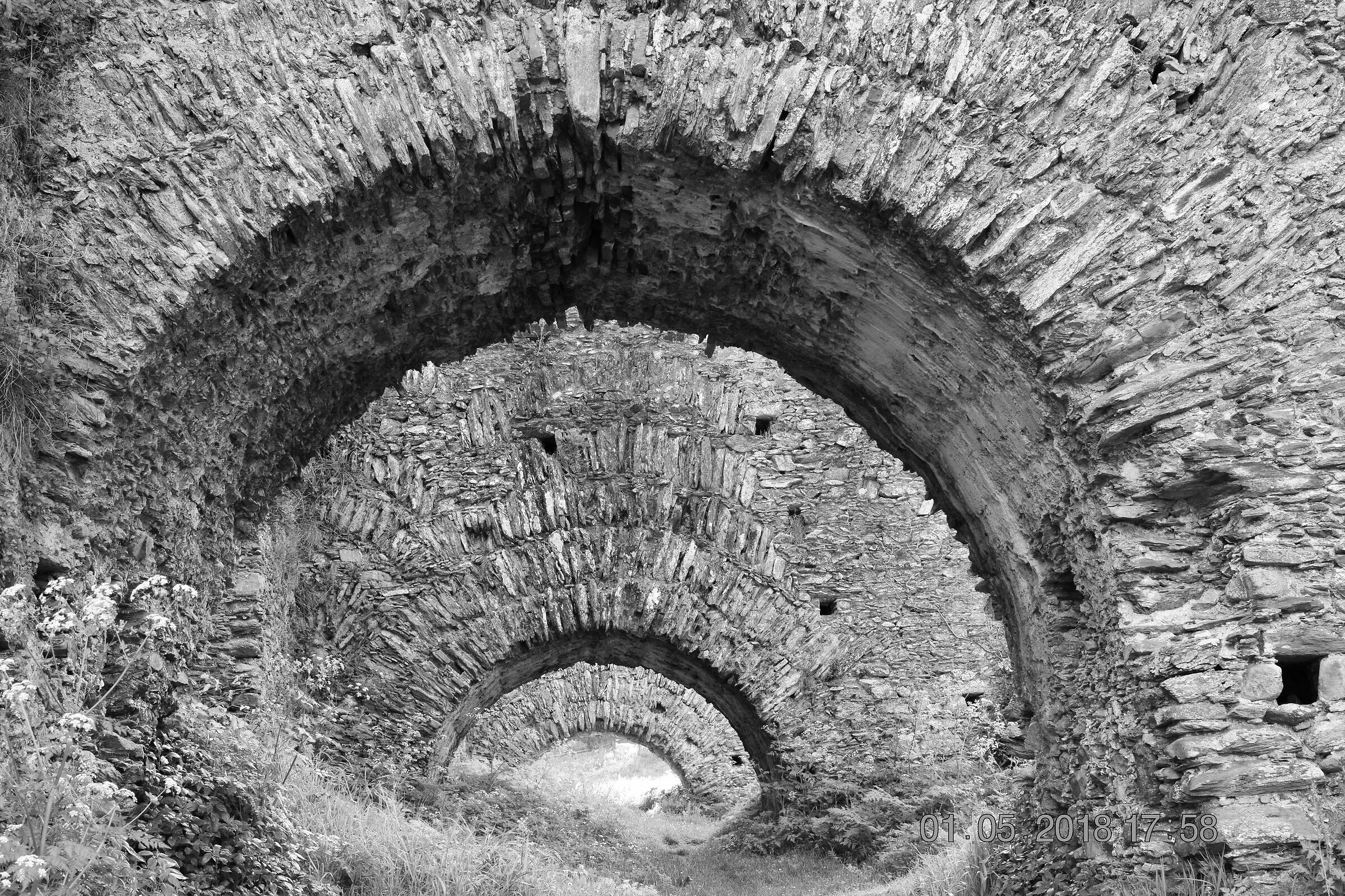 Archi di pietra dell'Abazia di Corazzo