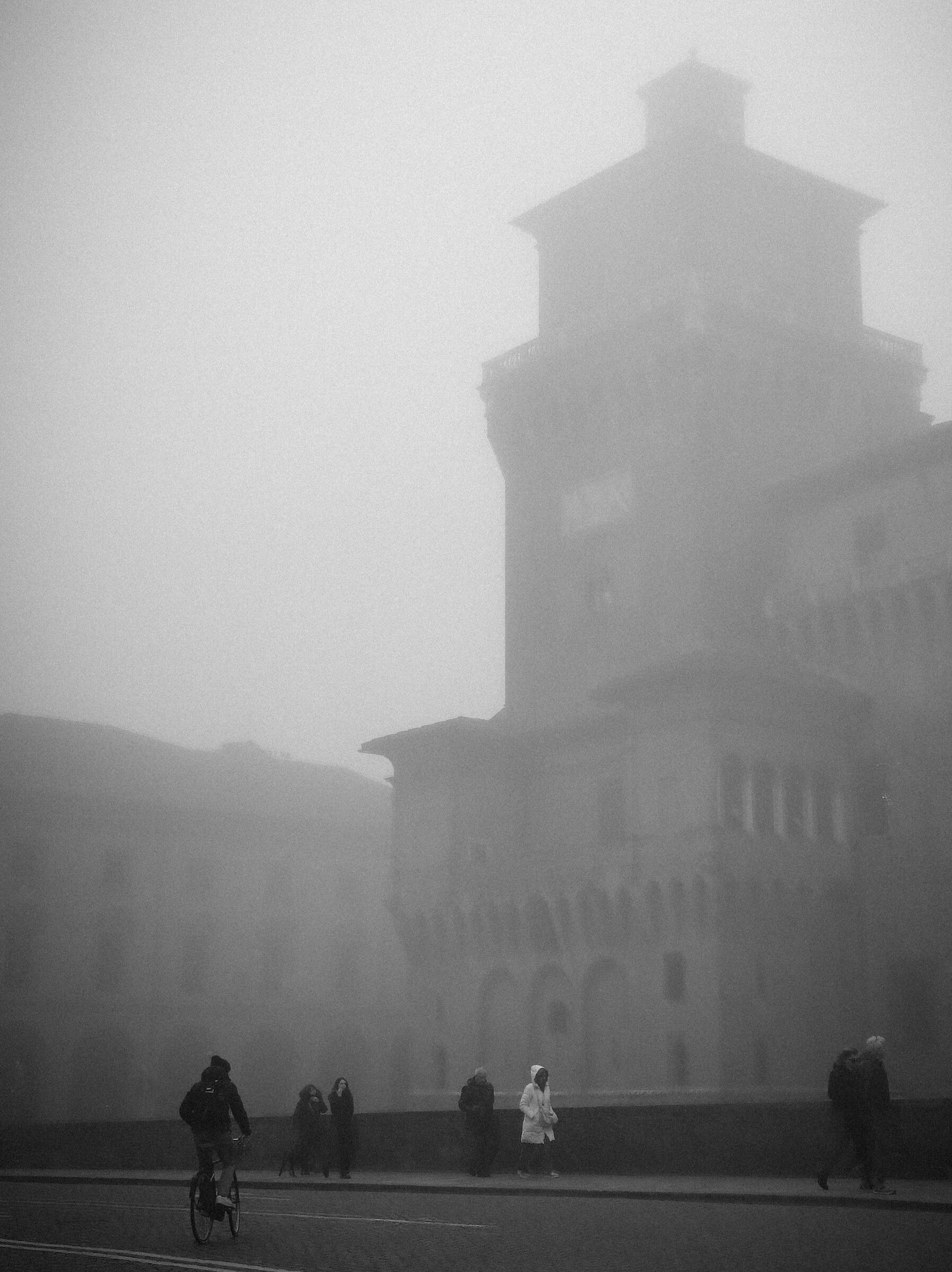 Castello Estense nella nebbia