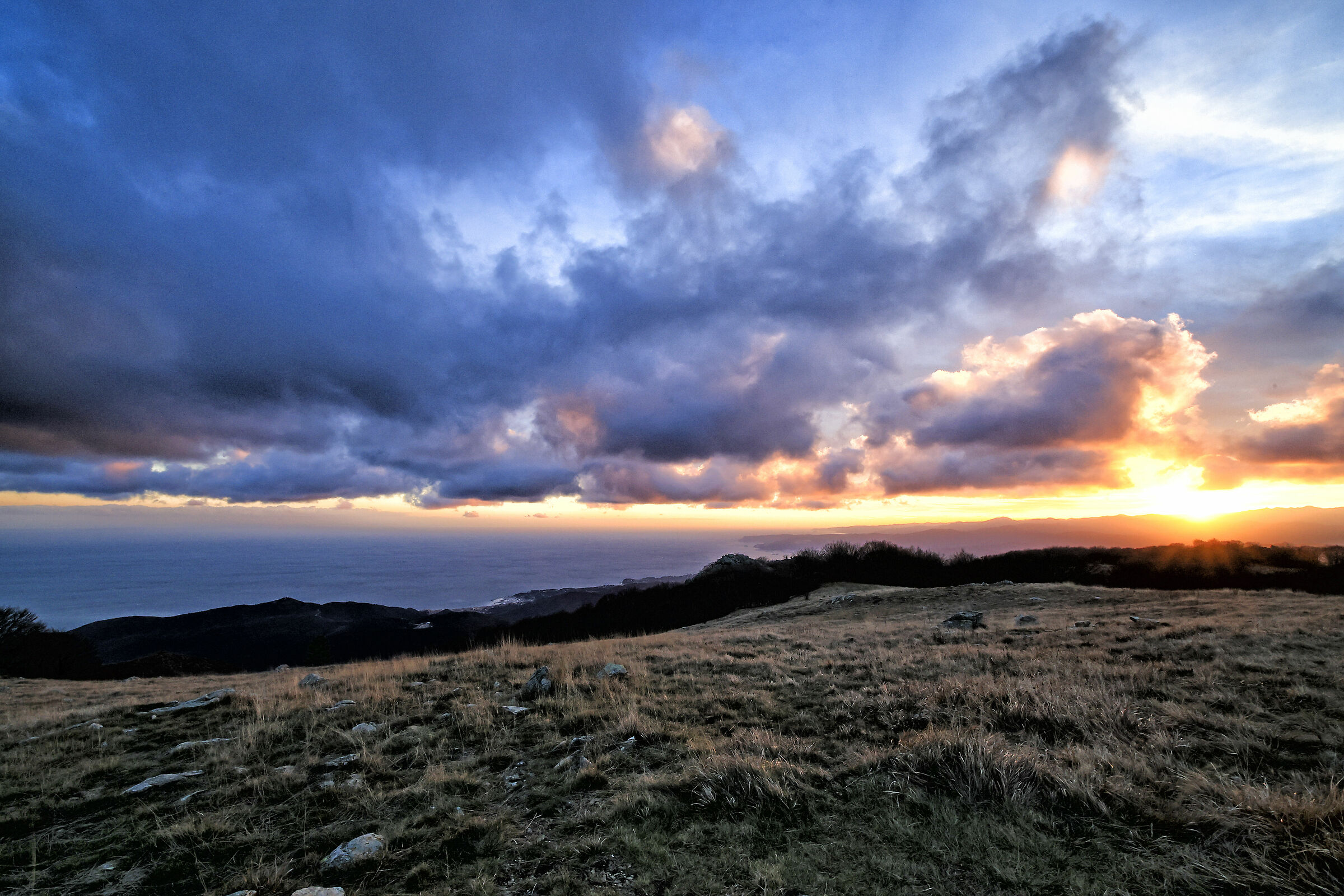 Between... Mountains and Sea.