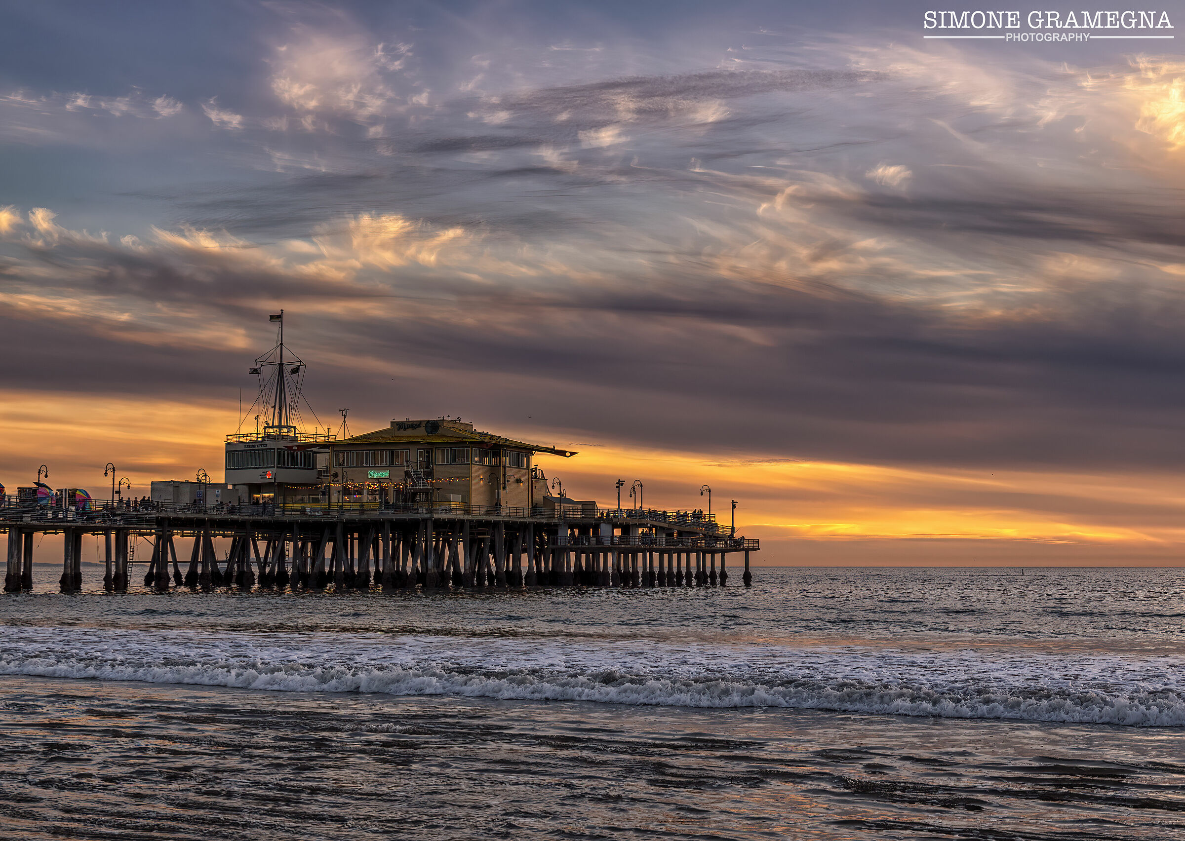 Santa Monica Pier al tramonto