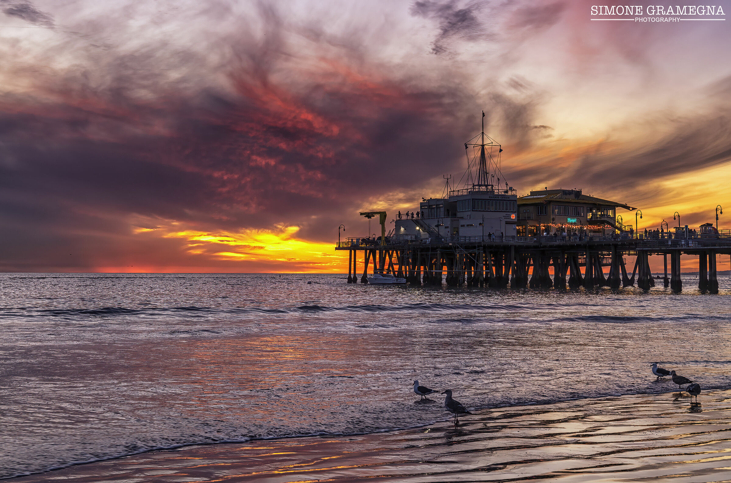 Santa Monica Pier al tramonto
