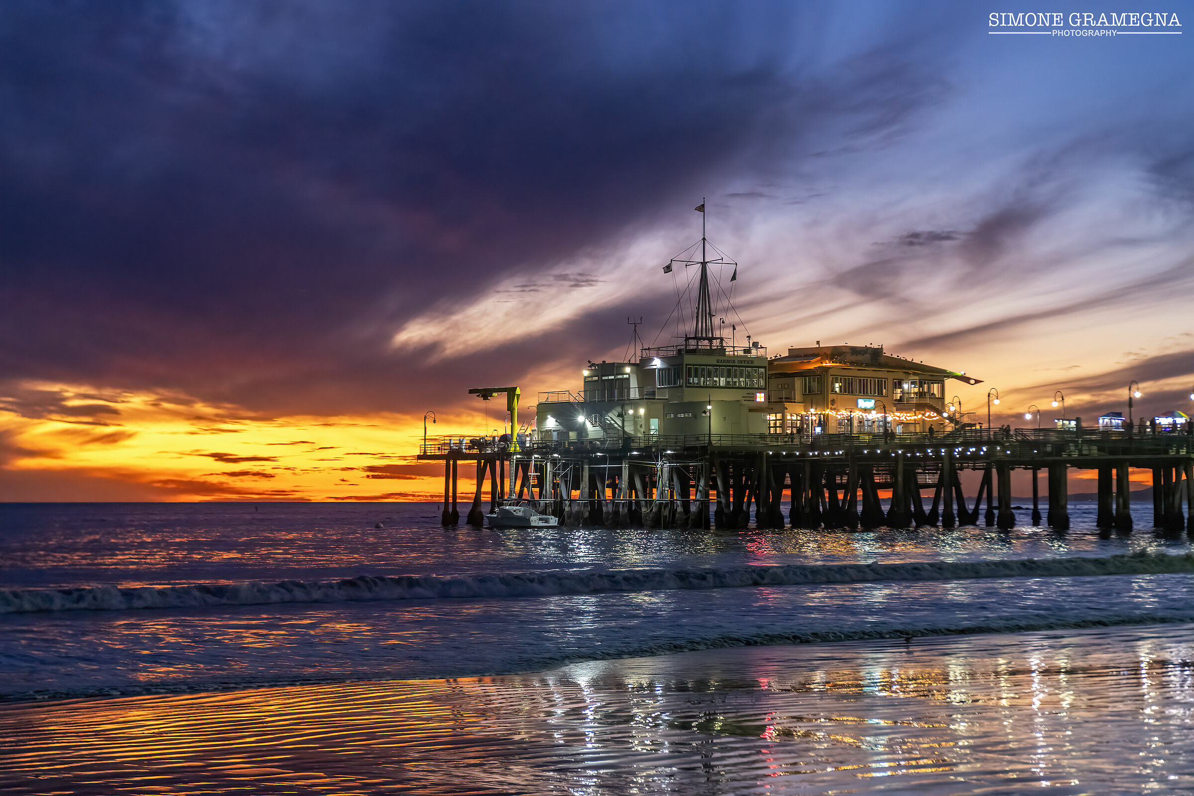 Santa Monica Pier al tramonto