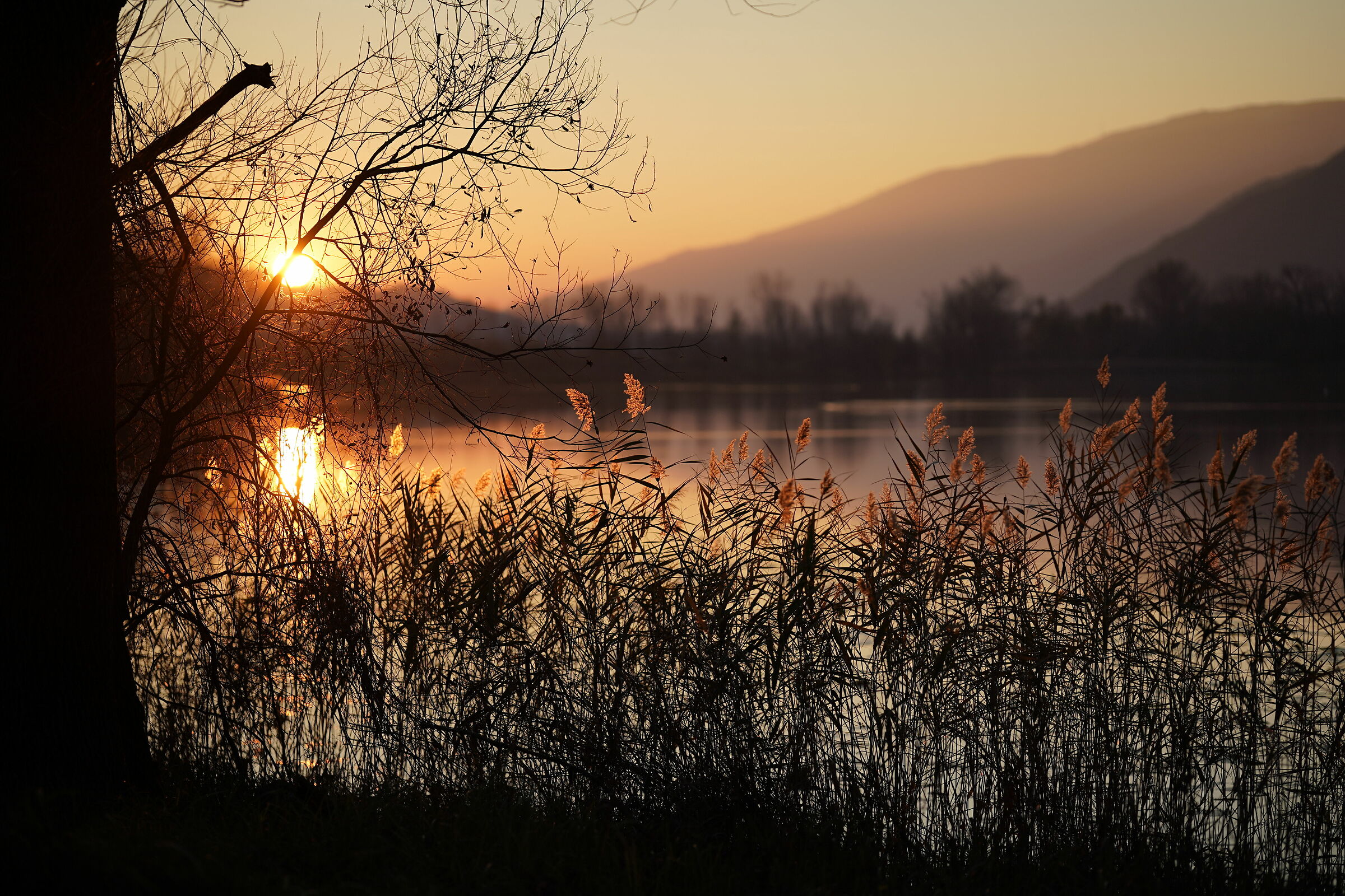 semplice tramonto al lago di Revine