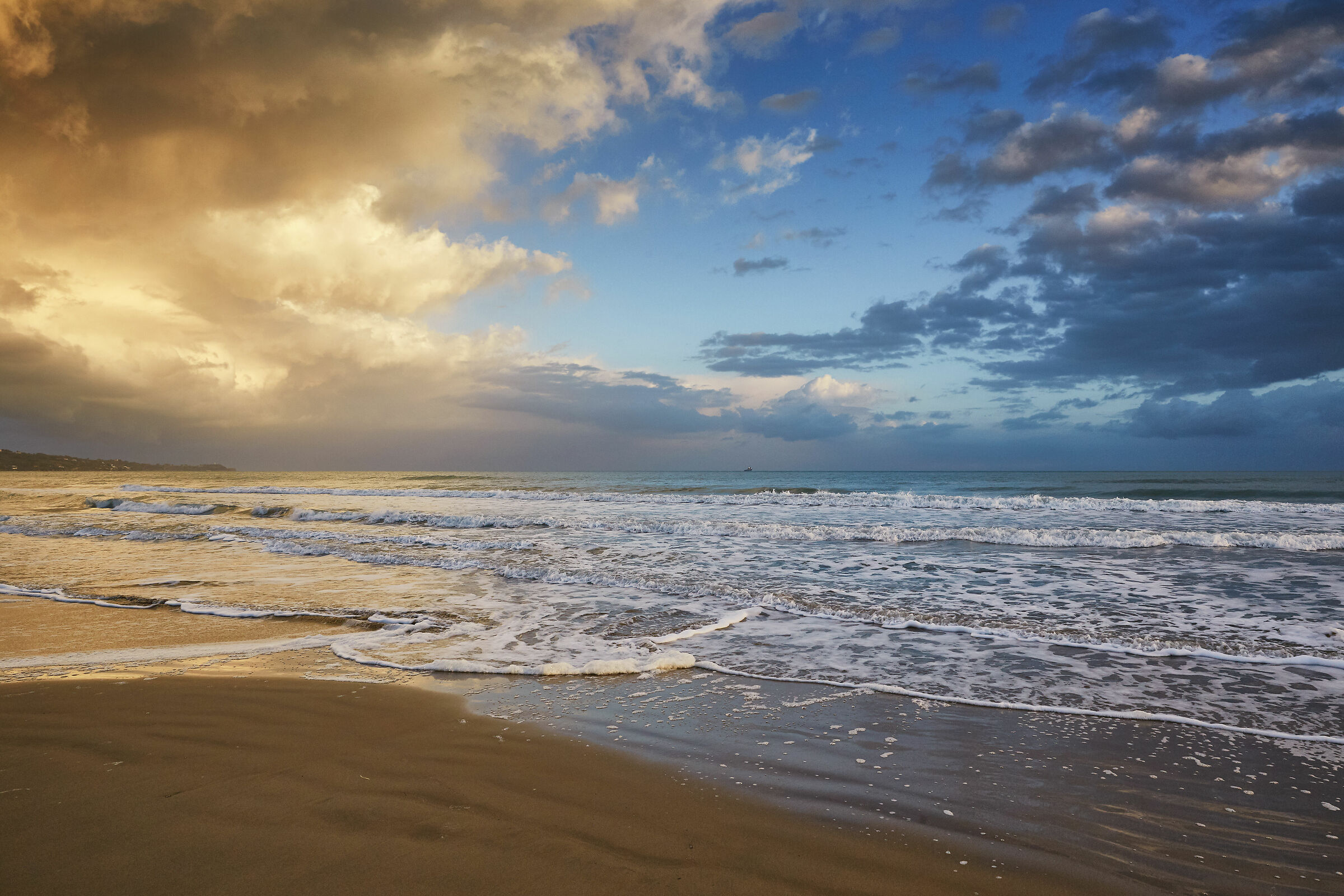 L'alba sulla costa Adriatica