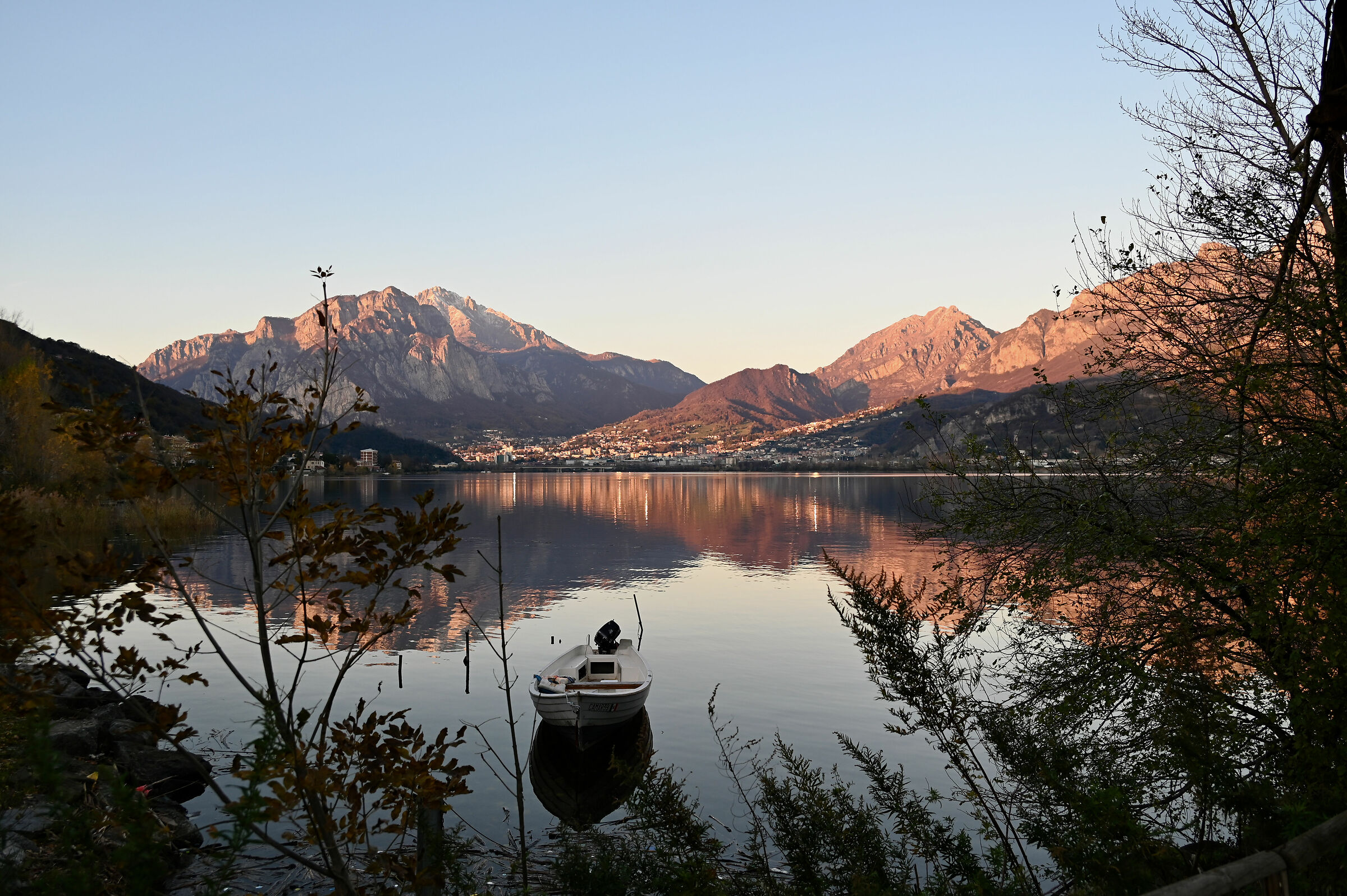 Lago di Gralate, barca solitaria 2