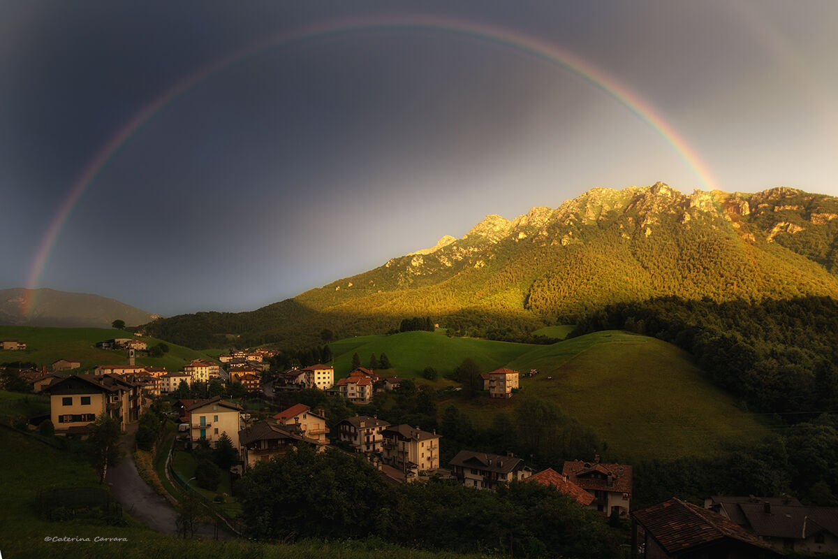 Tra una goccia di pioggia e un raggio di sole.
