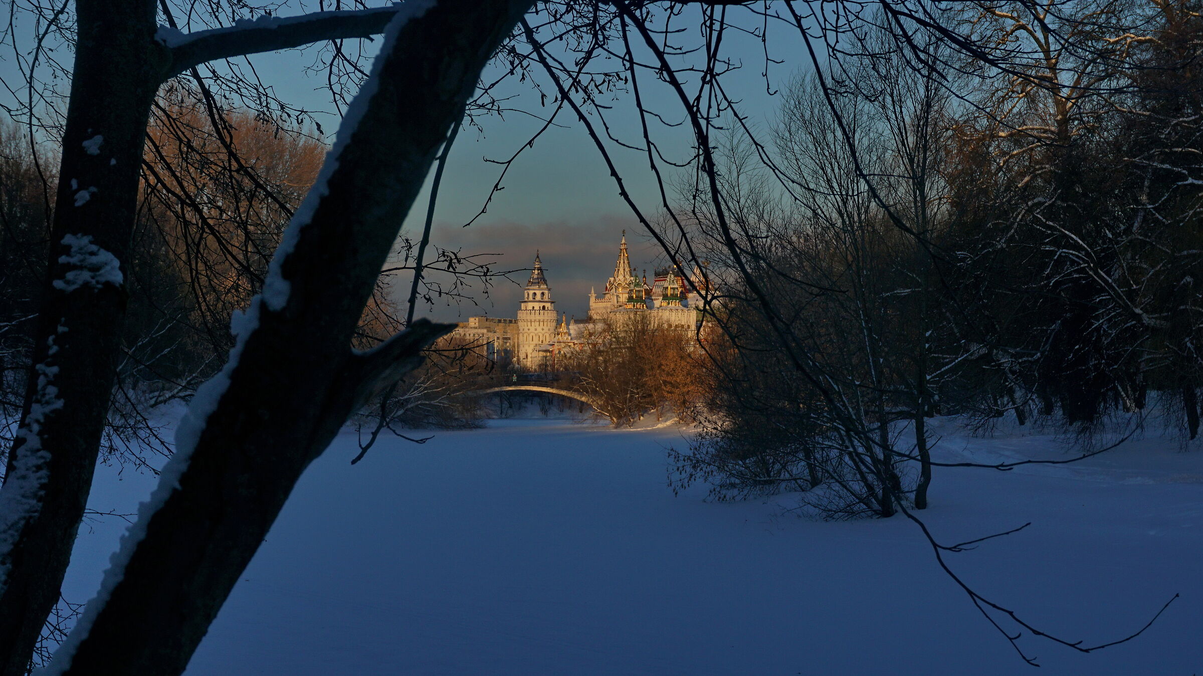 Veduta del Cremlino Izmailovsky dall'Isola d'Argento