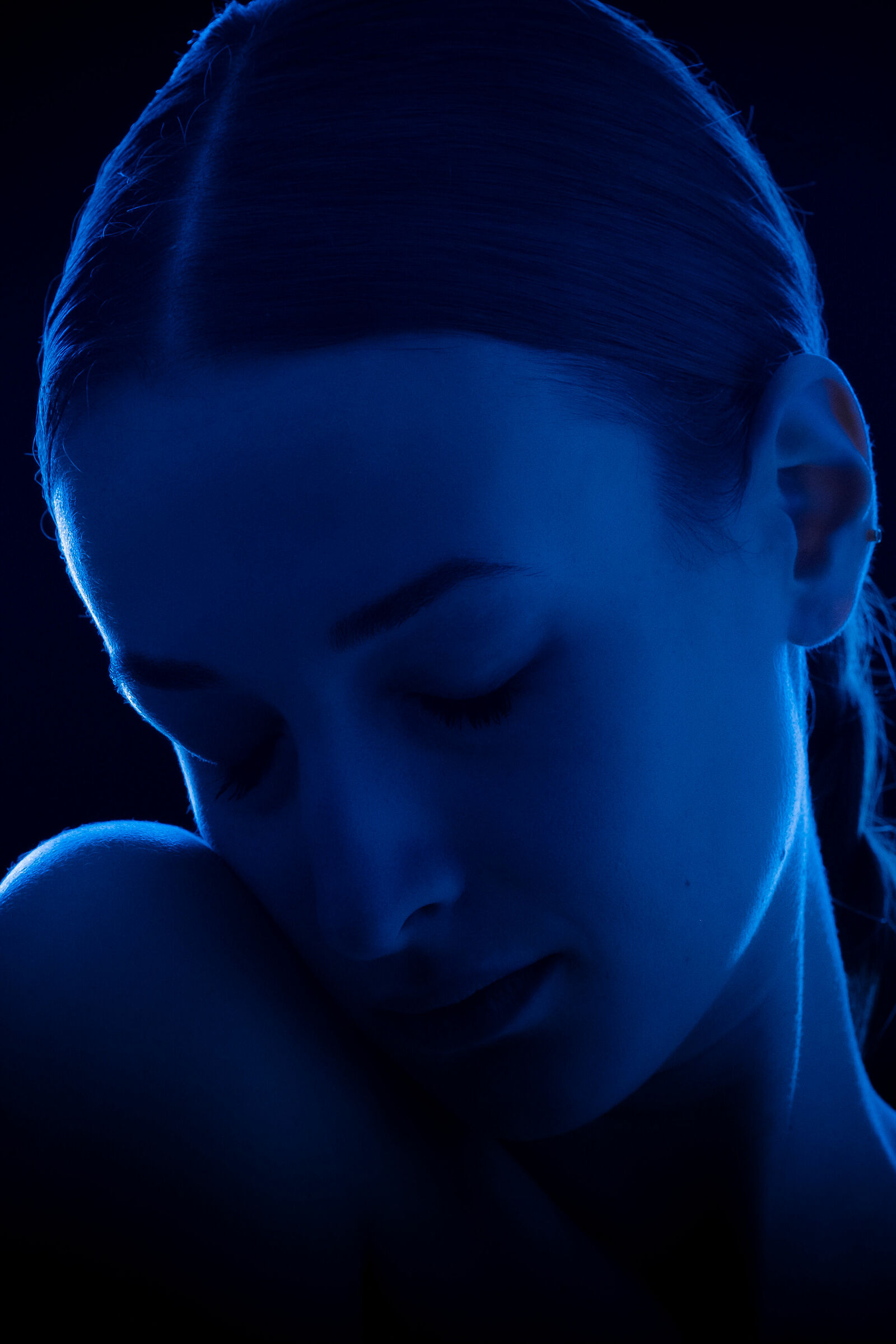 Martina in blue back light