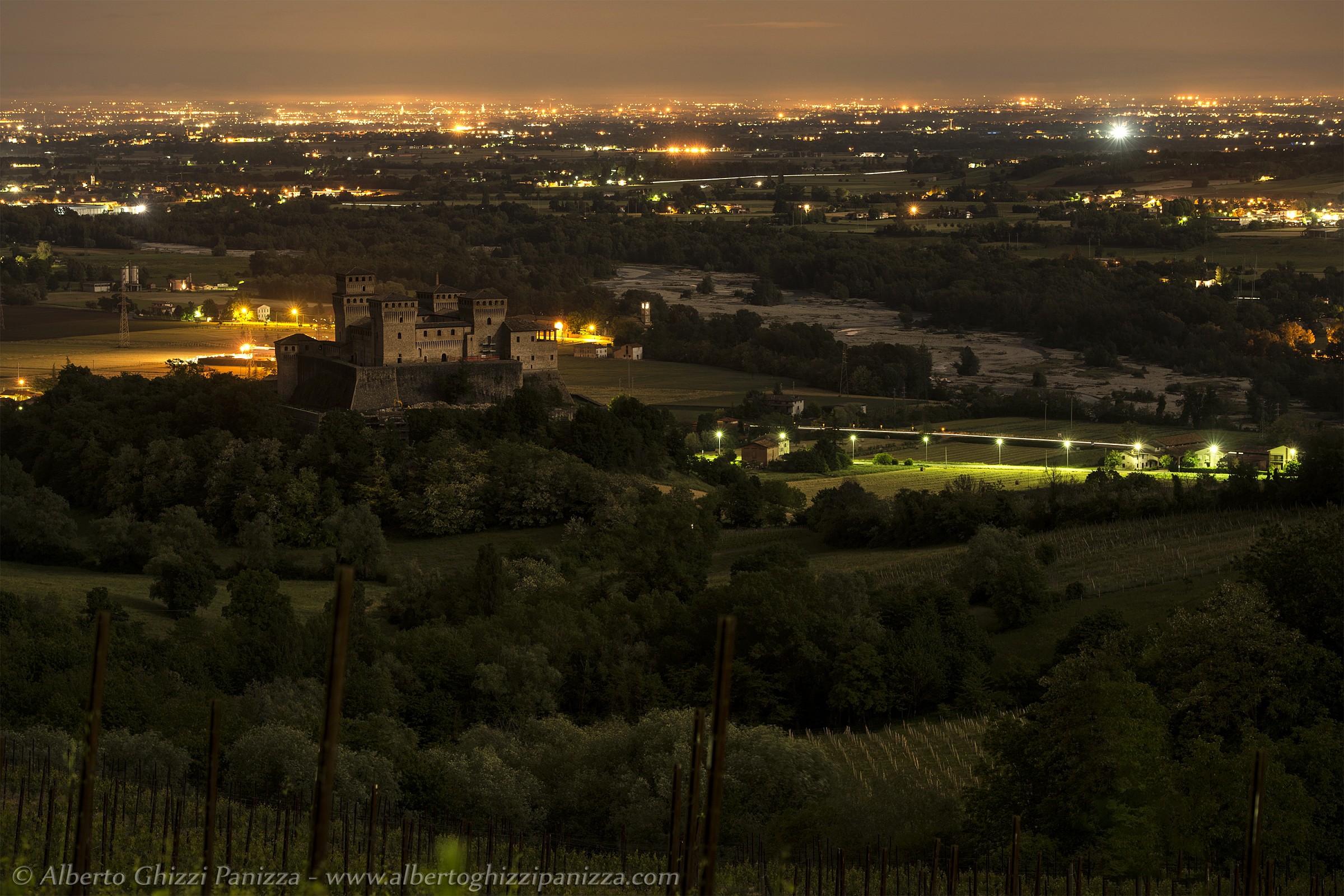 Notturno a Torrechiara - vista sulla pianura