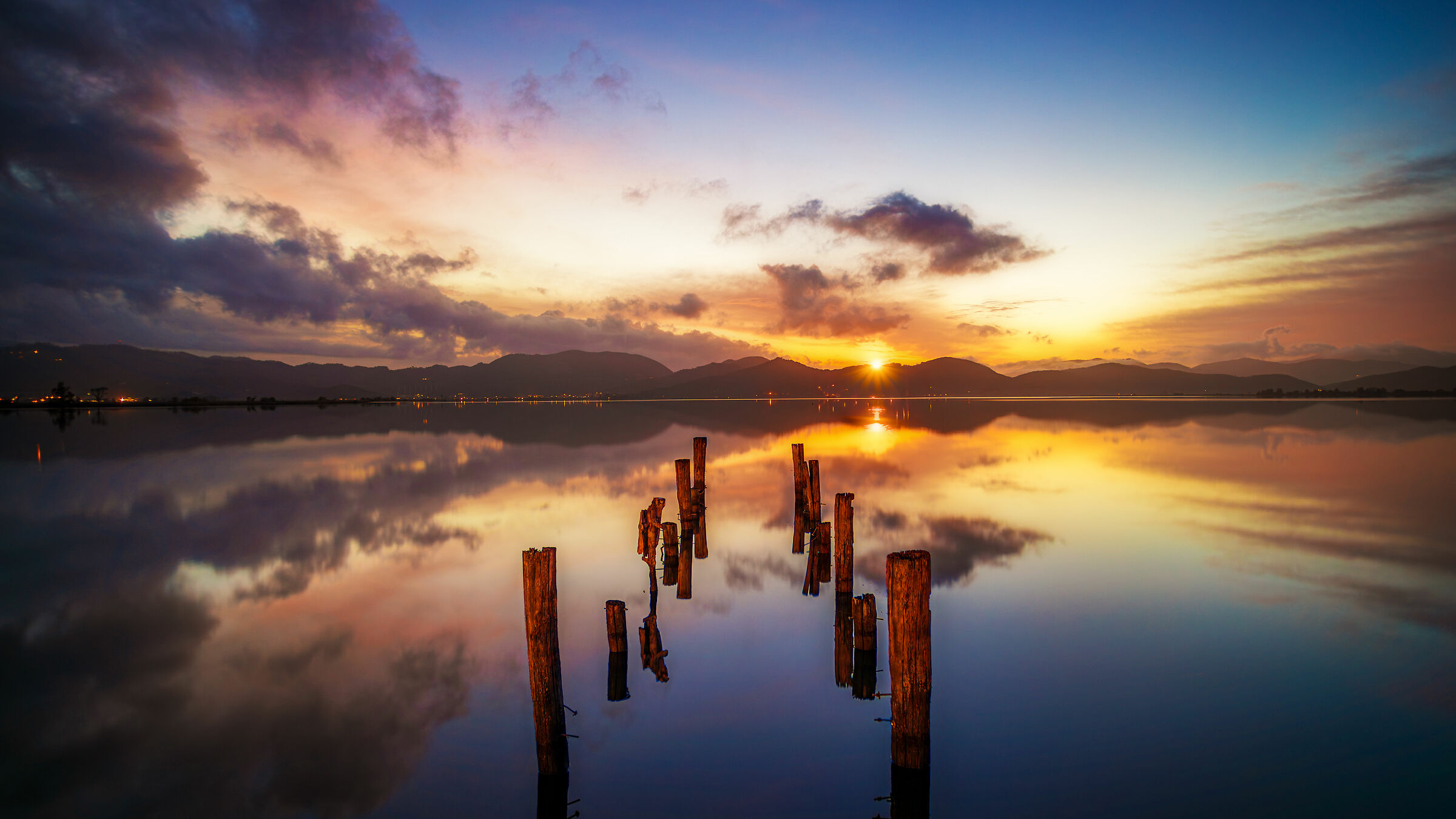 Alba al lago di Massaciuccoli