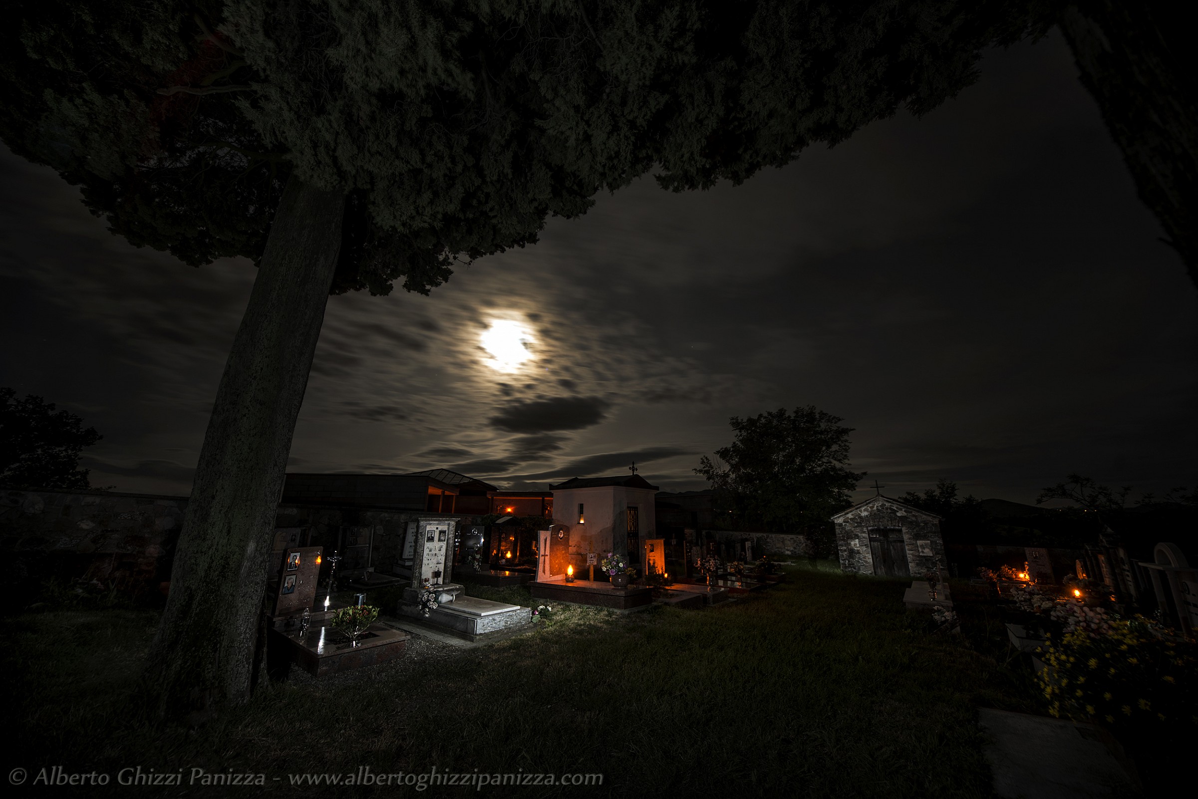 Cimitero  -  notturno