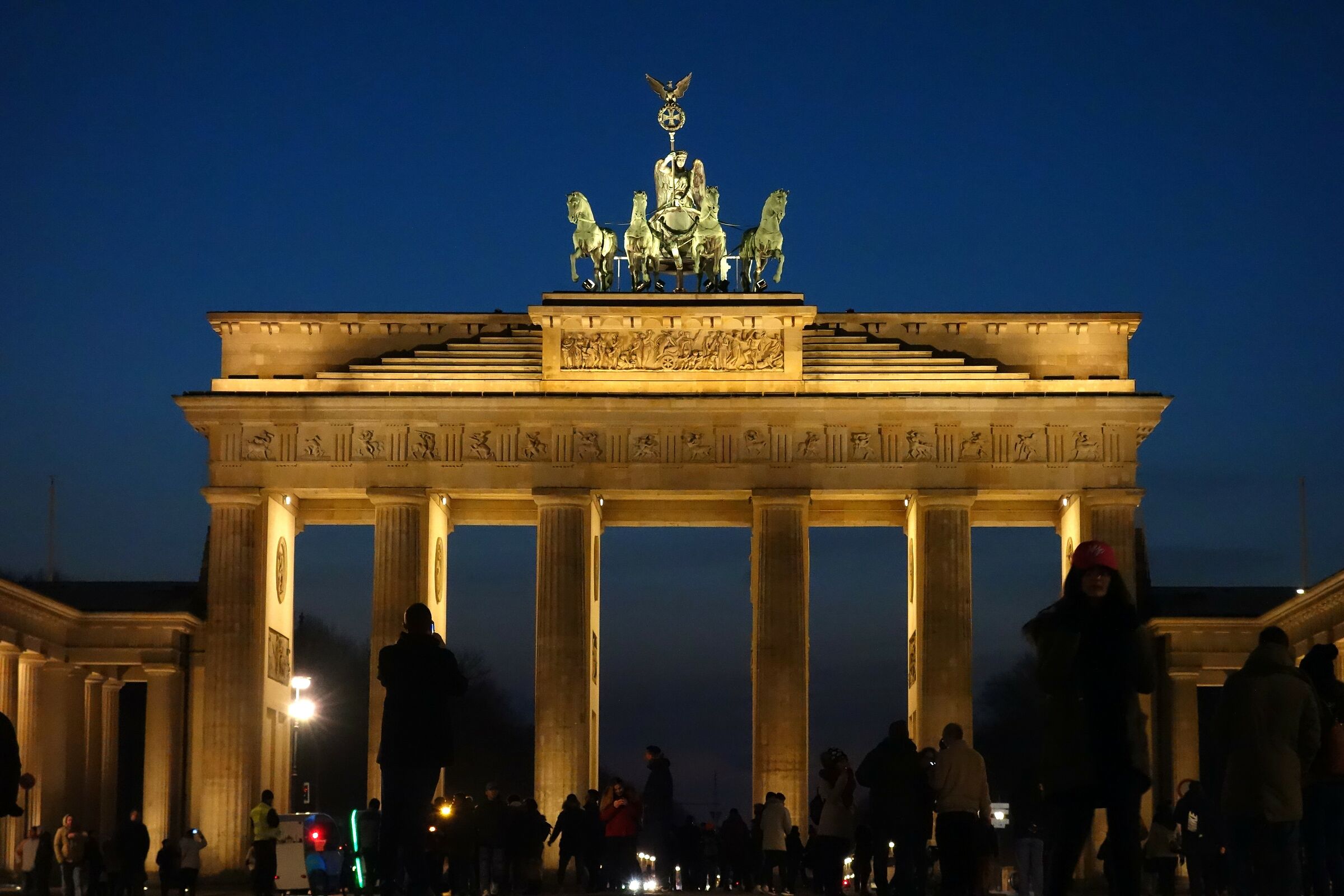 Brandenburger Tor now blue