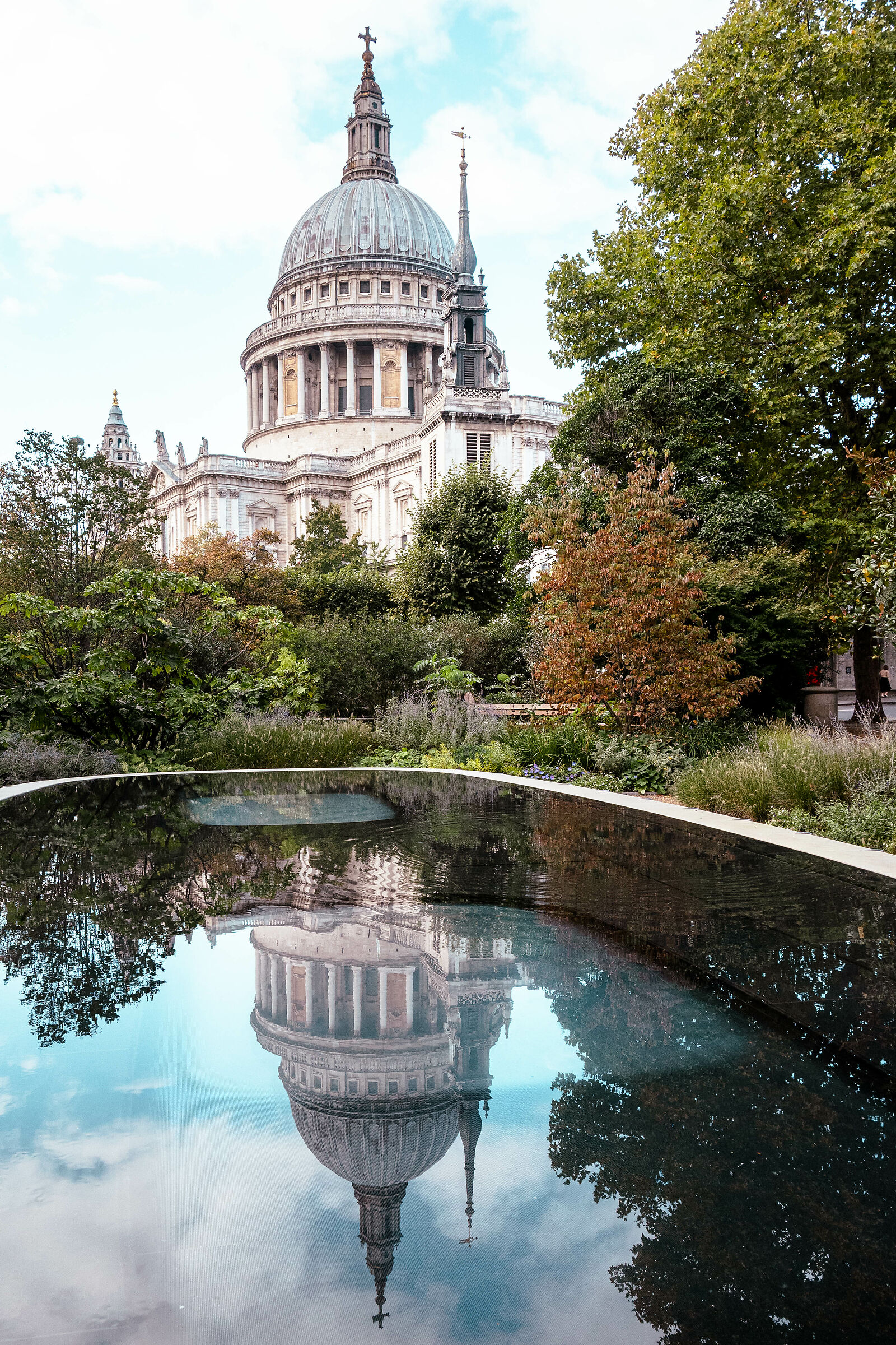 Londra, la Cattedrale di Saint Paule riflessa