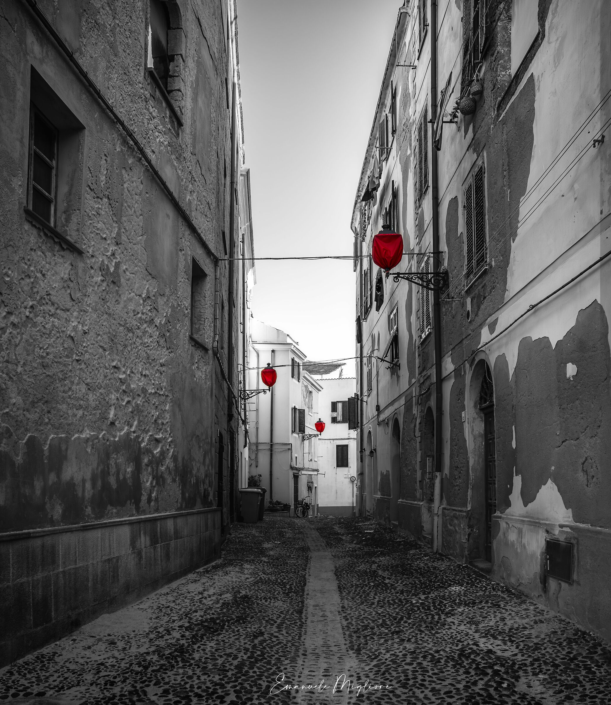 Alghero si dipinge di rosso