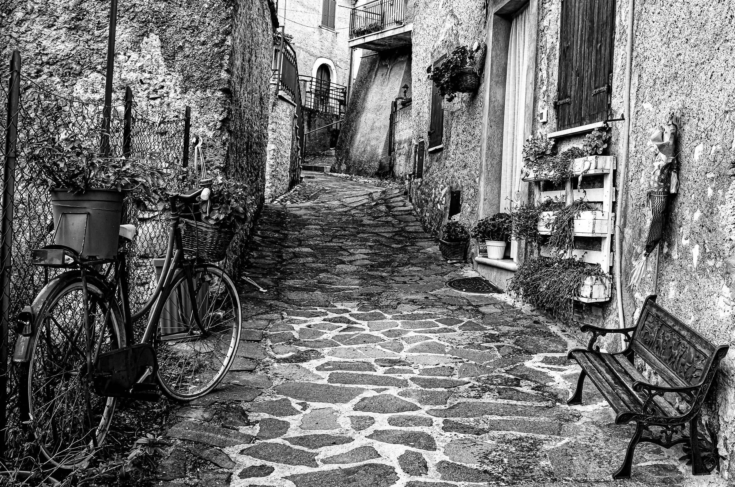 Bicicletta nel vicolo