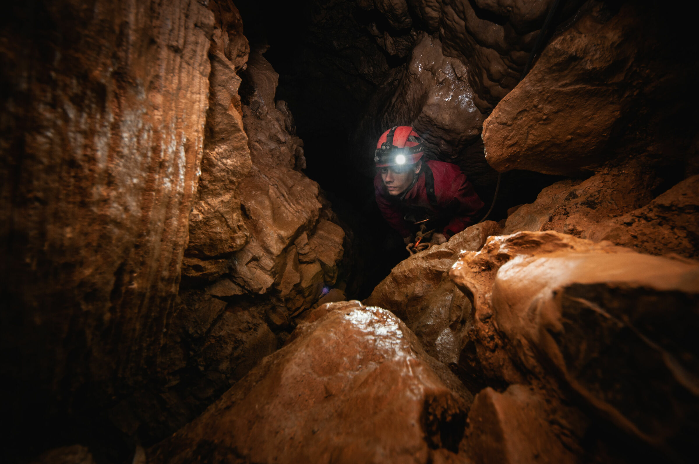 Bueno Fonteno Abyss - Narrow vertical passage