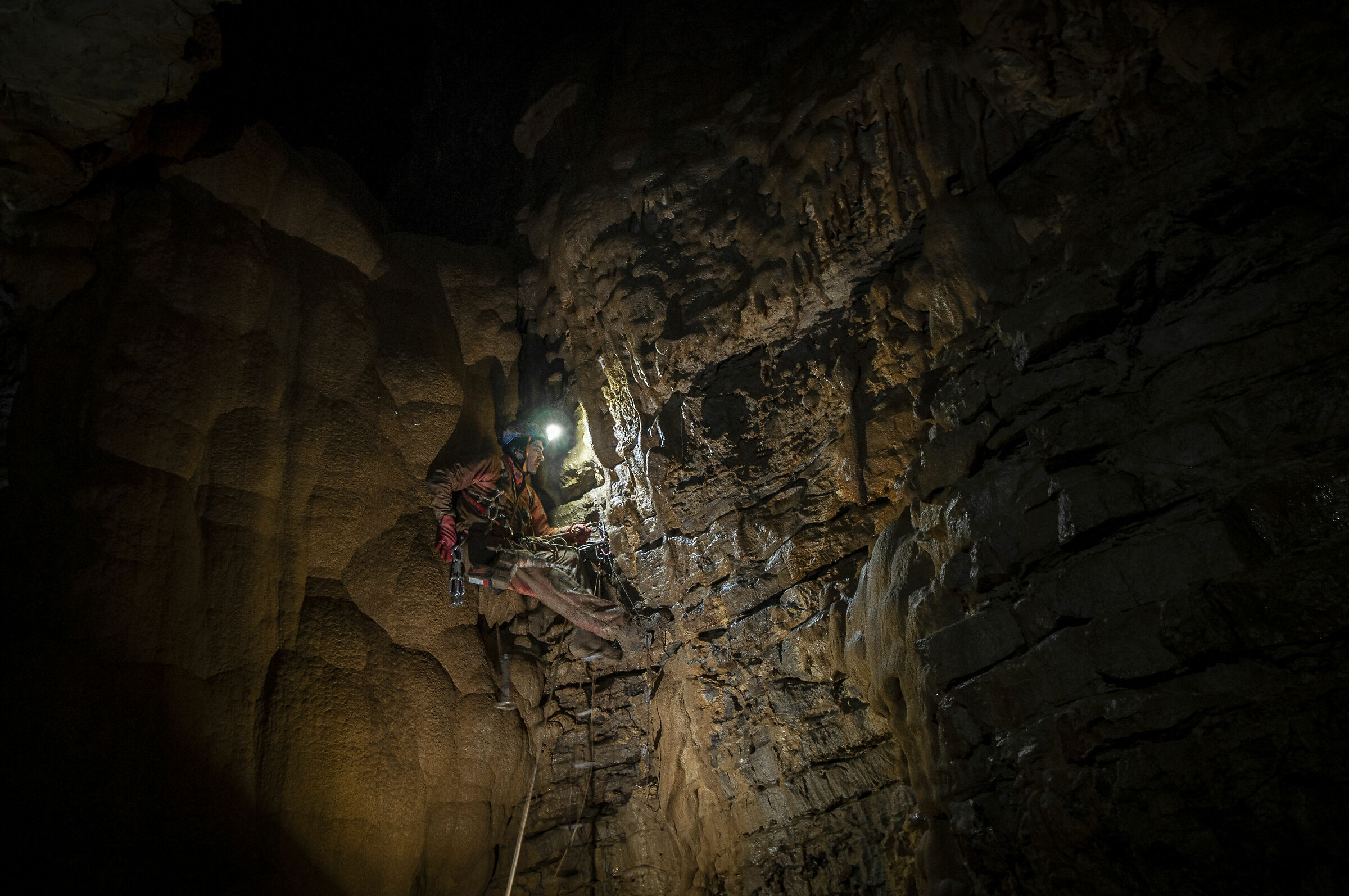 Ercole Al Bivio - Climbing the first chimney