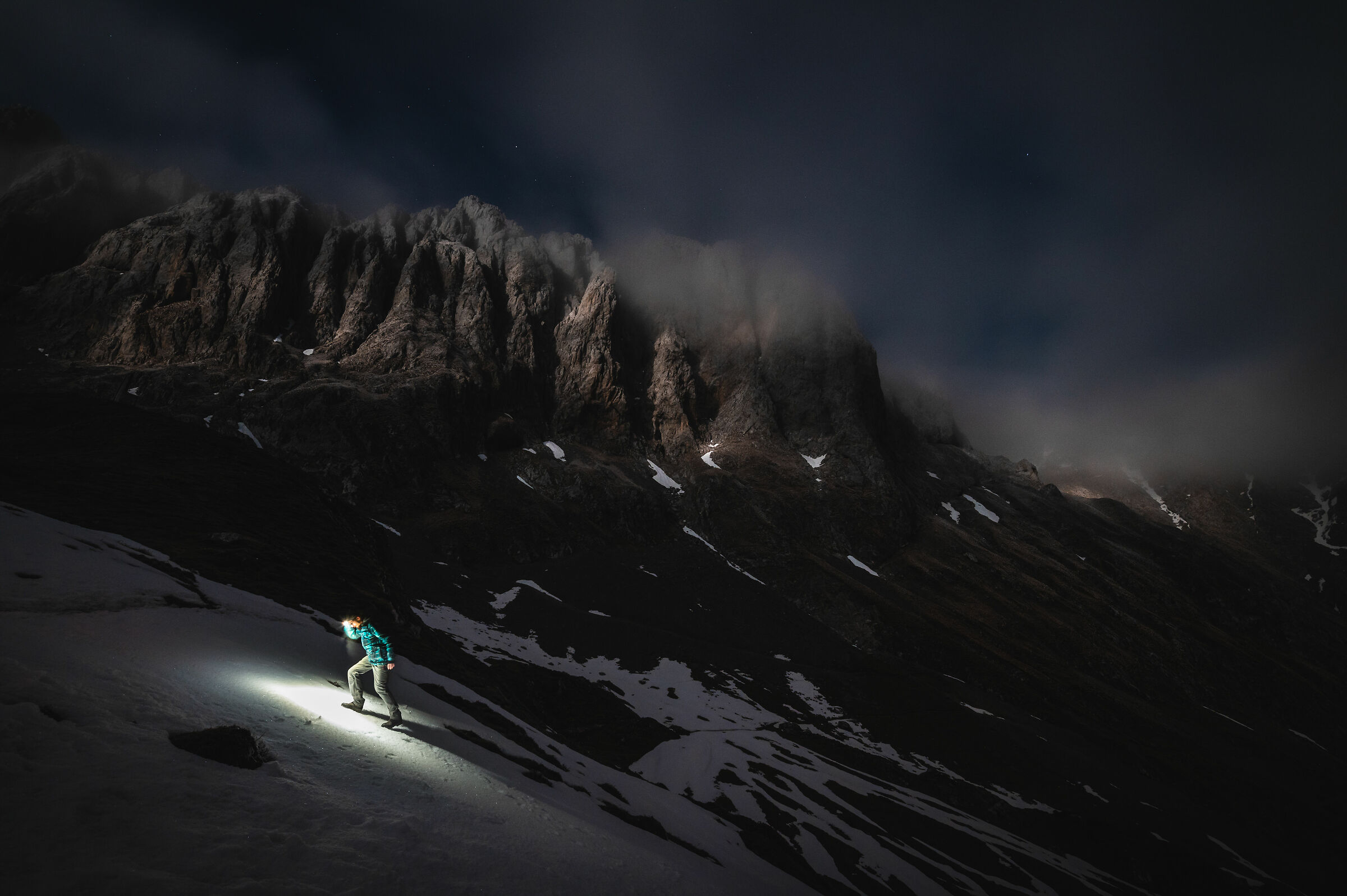 Presolana, climbing up a snowy slope