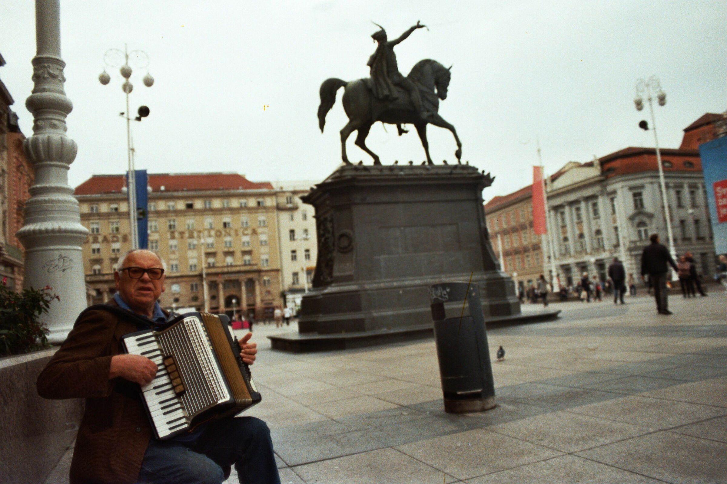 Player in the square in Zagreb (analogue)