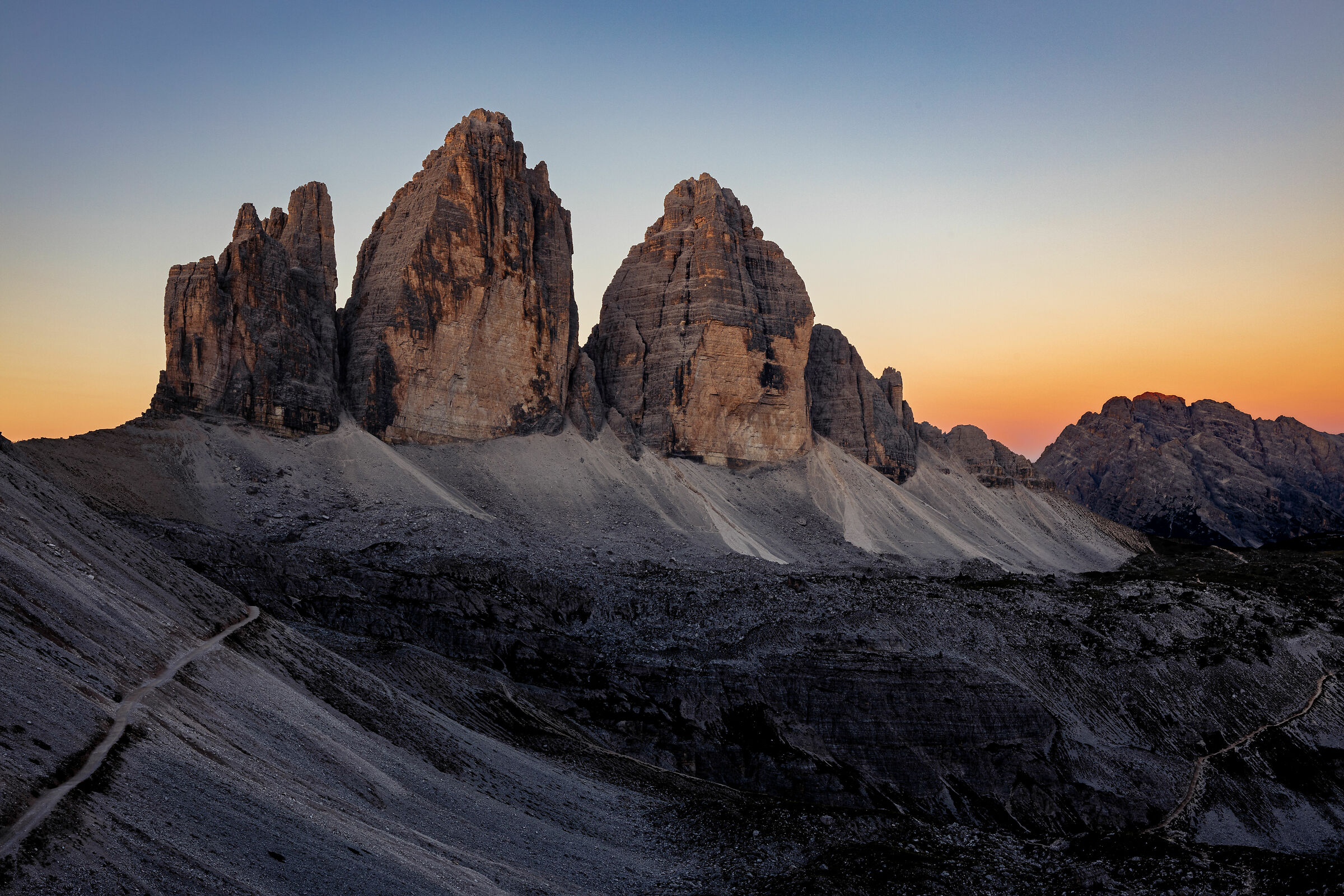 Tre cime di Lavaredo all' alba