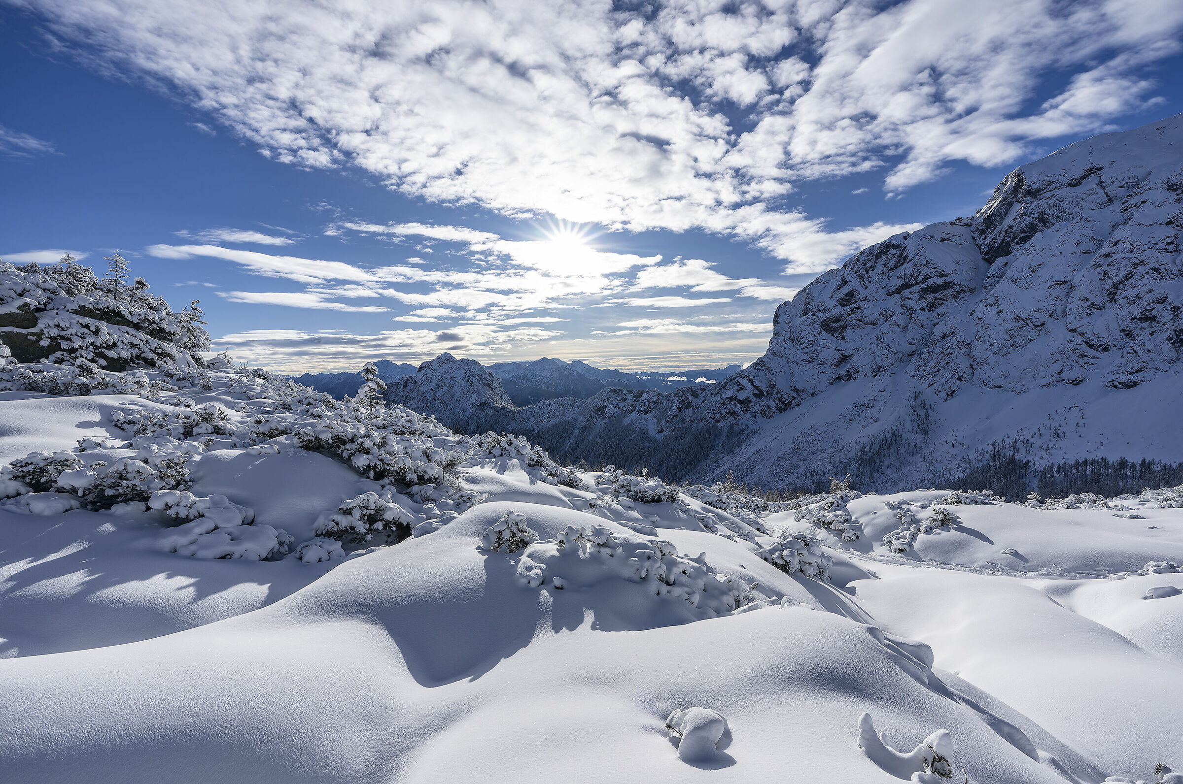 Neve ( poca ) sulle alpi carniche di confine Carniche