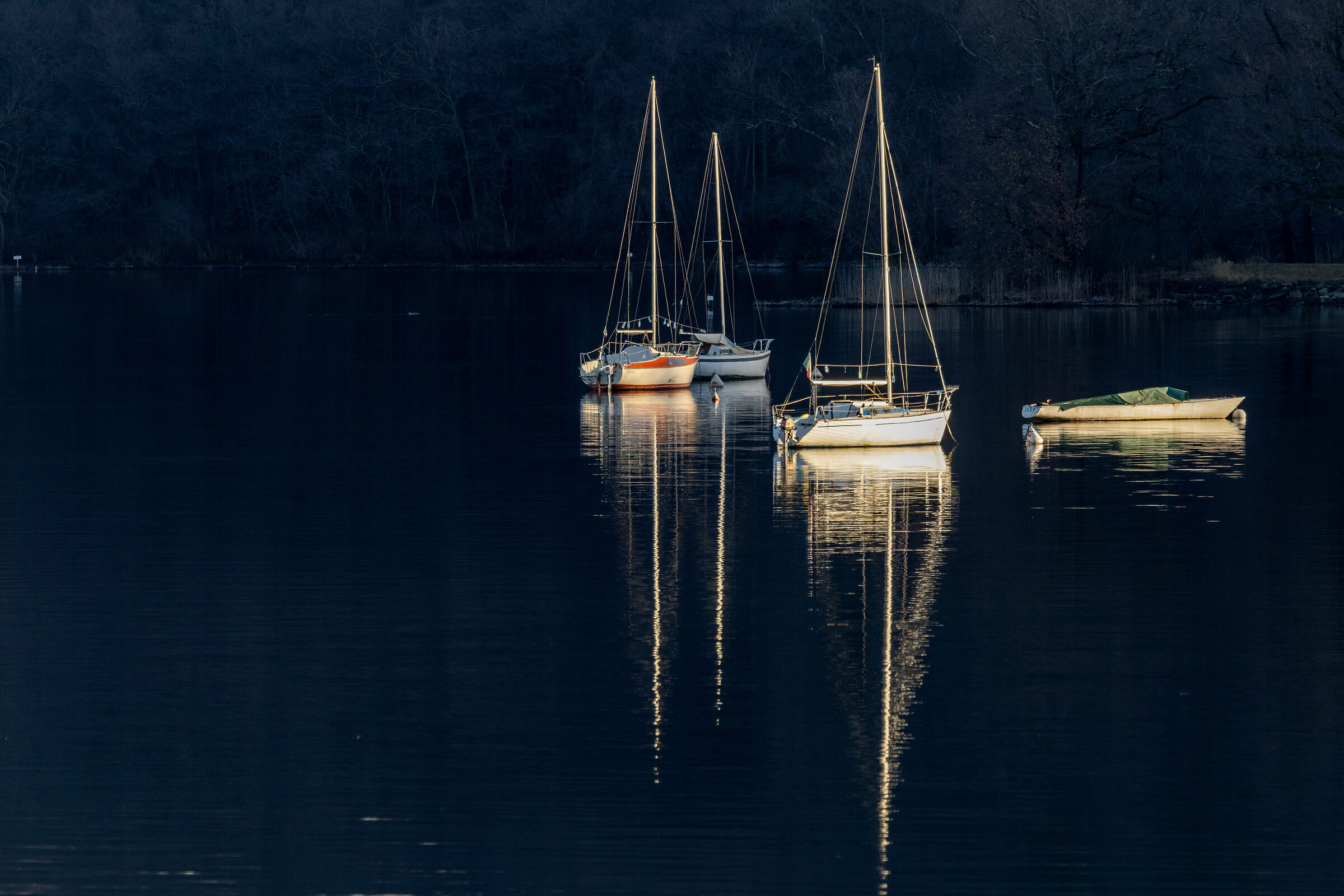The lake in autumn and its colours