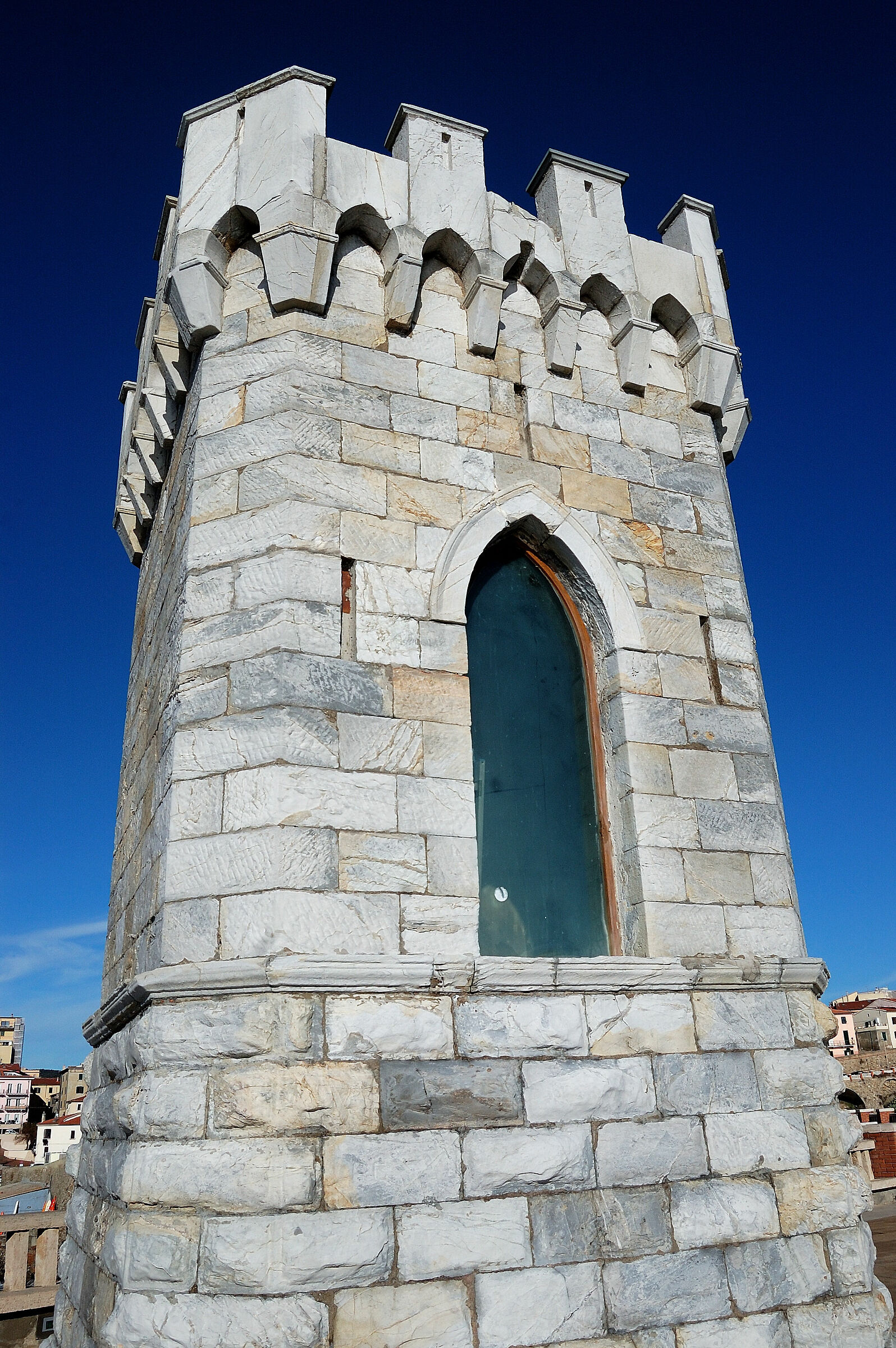 Faro di Piazza Bovio, Piombino